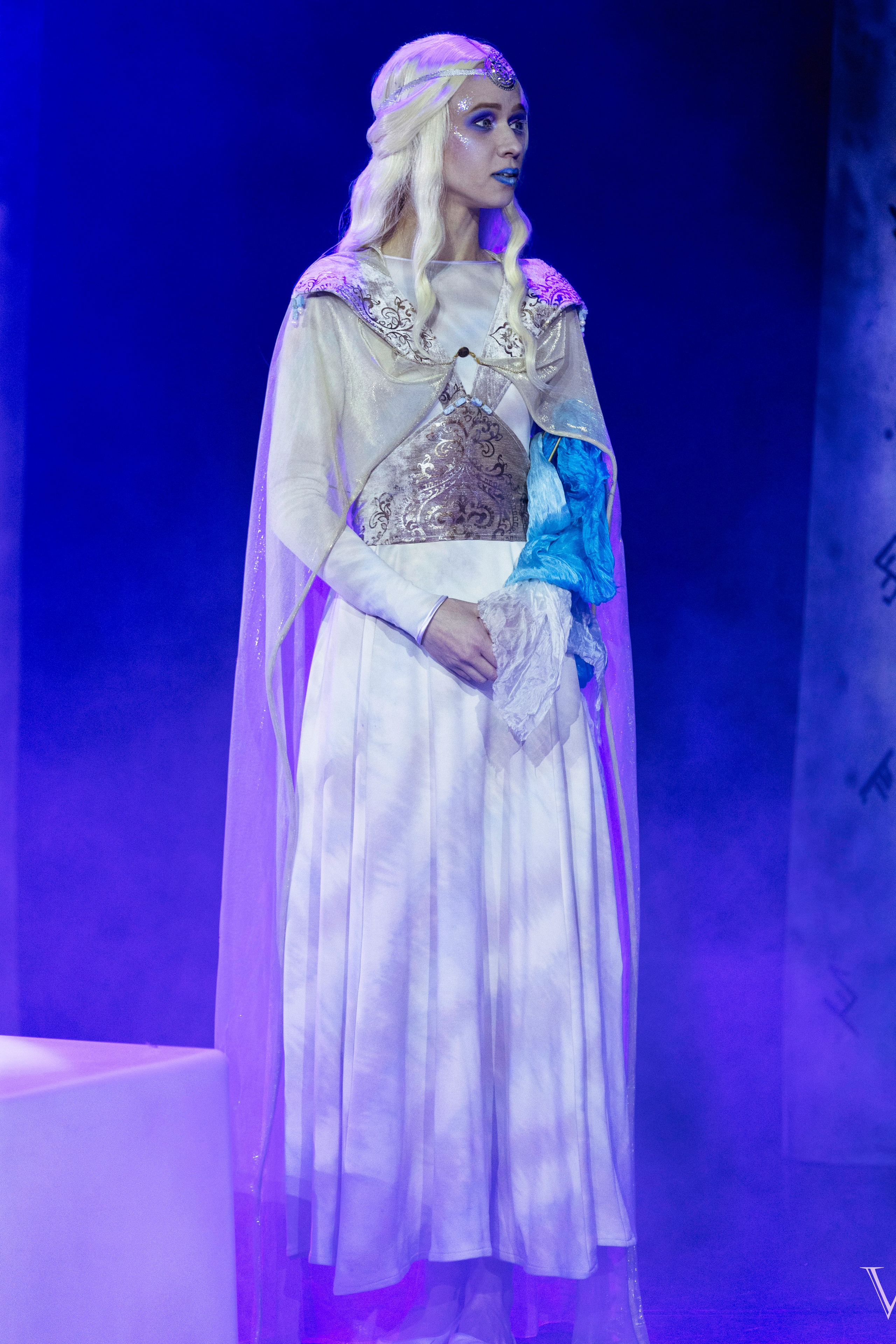 Мерч «Книга стихий». Фотограф Виктор Степанов