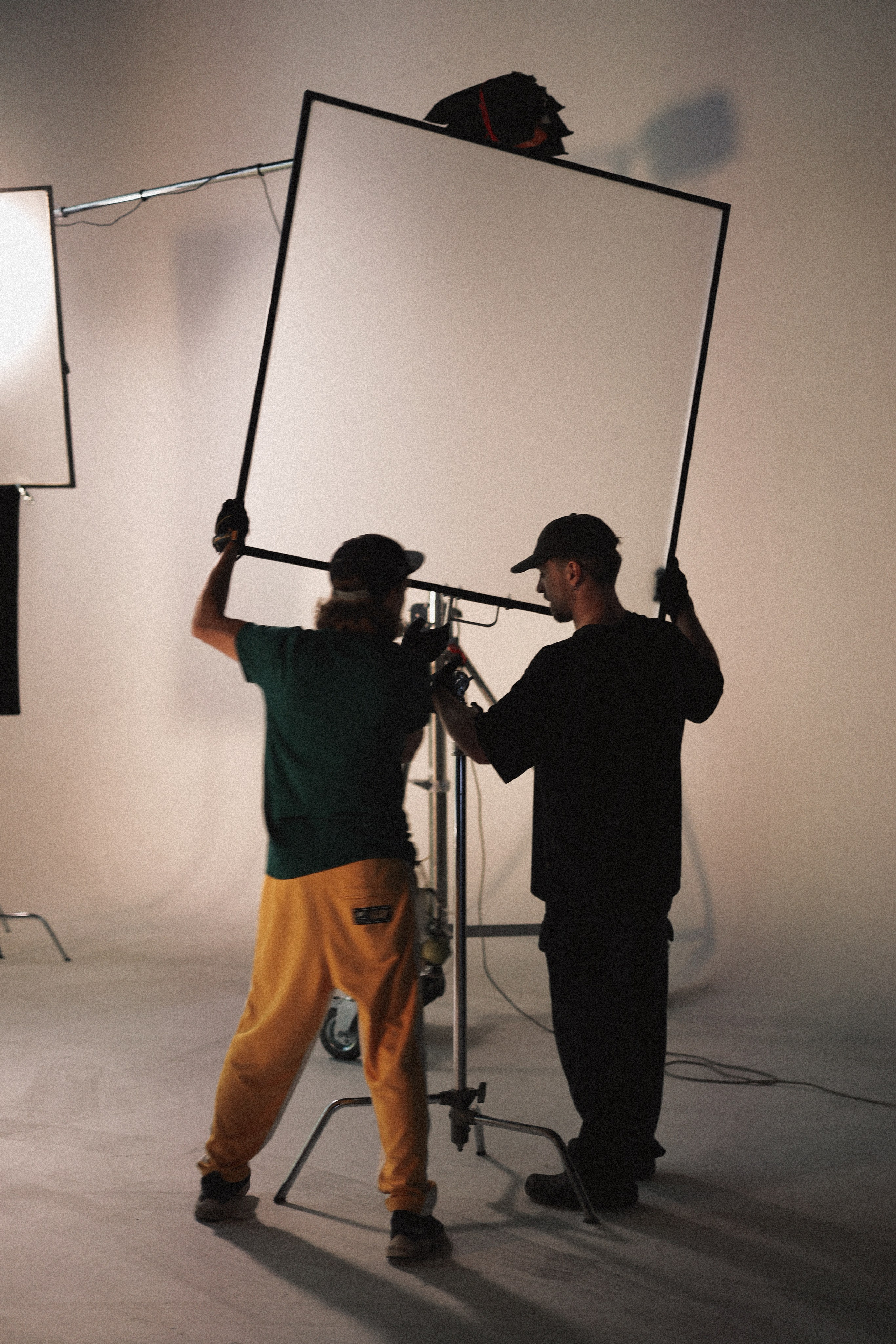 Контакты видеографа — забронировать дату, задать вопрос. Фото и видео производство для клиентов под различные задачи