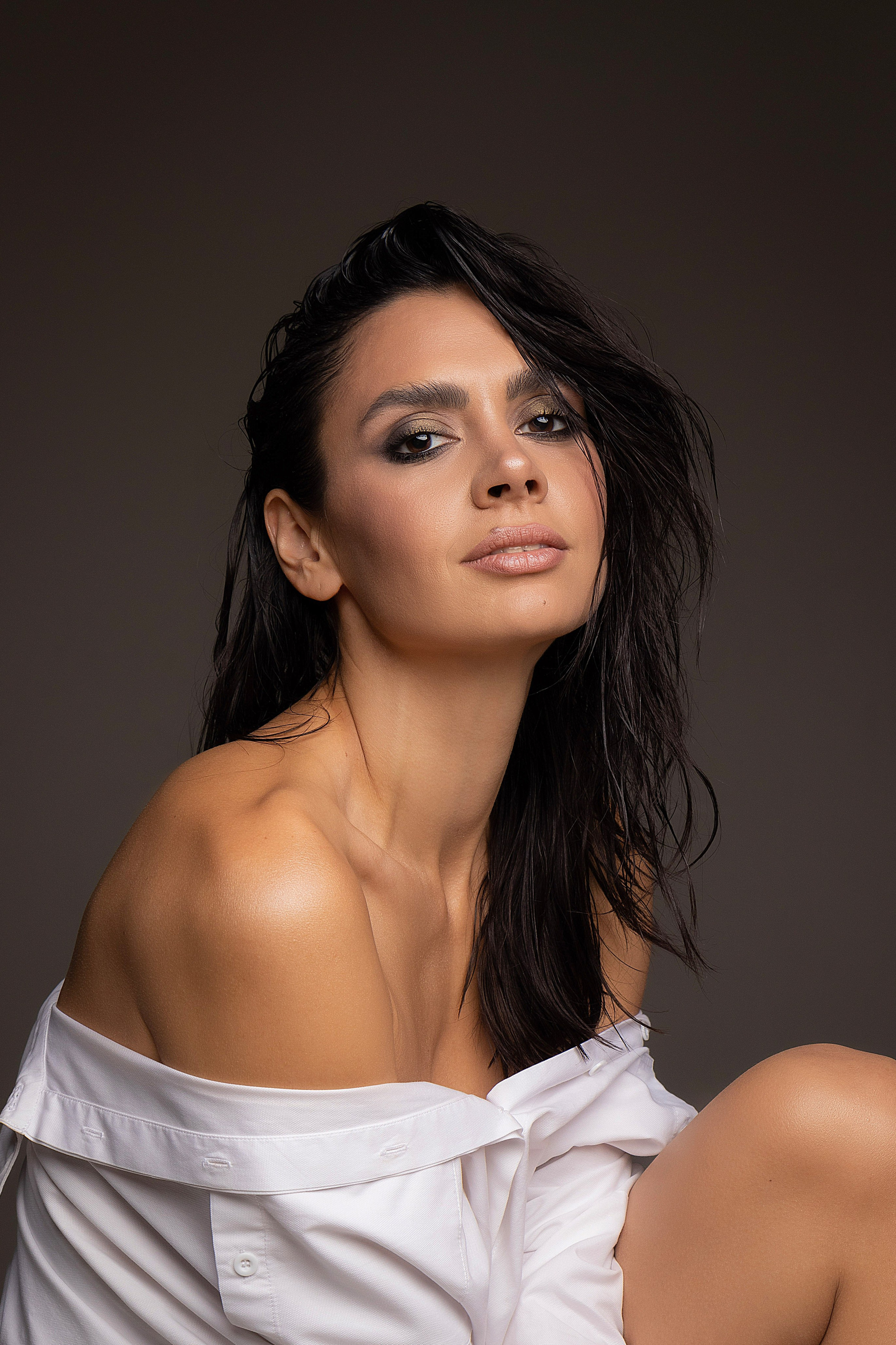 Фотосессия в Москве! Женский портрет. Все включено. Готовые образы. Помощь визажиста и&nbsp;стилиста. Фотосессия в&nbsp;стиле минимализм. Фотосессии в&nbsp;студиях Москвы с&nbsp;циклорамой. Фотосессия женского портрета идеи образов и позирования.