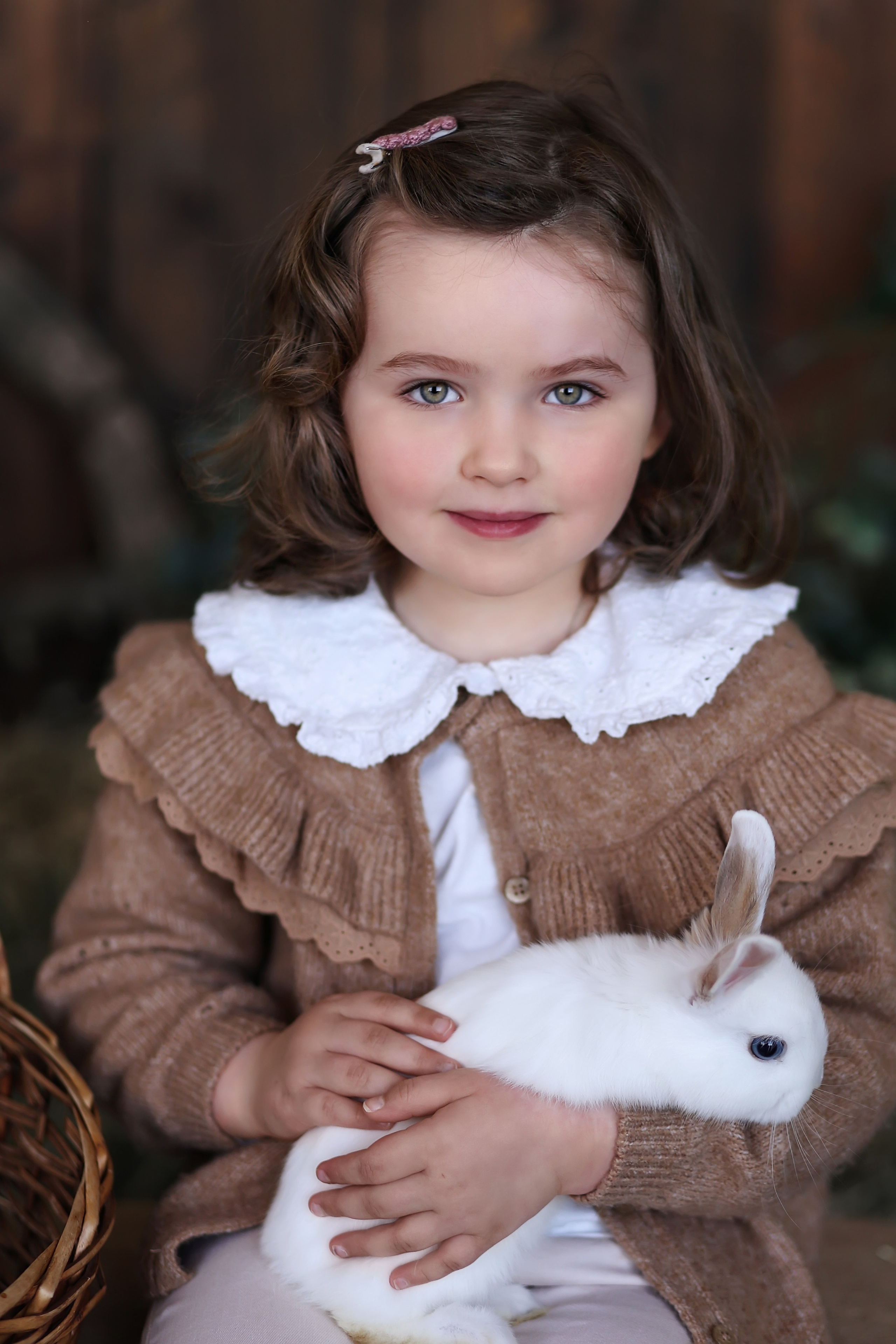 Фотограф Ирина из Москвы провела выездную фотосессию в зимнем лесу Подмосковья для прекрасной девочки модели