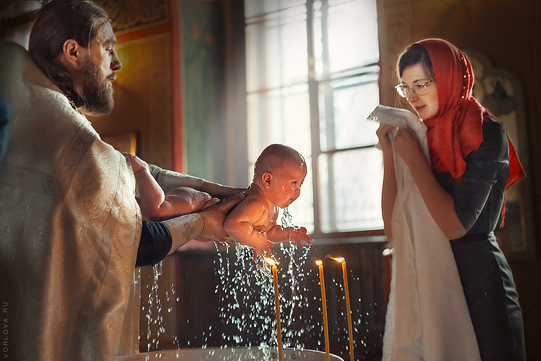 окунание в купель  ребенка