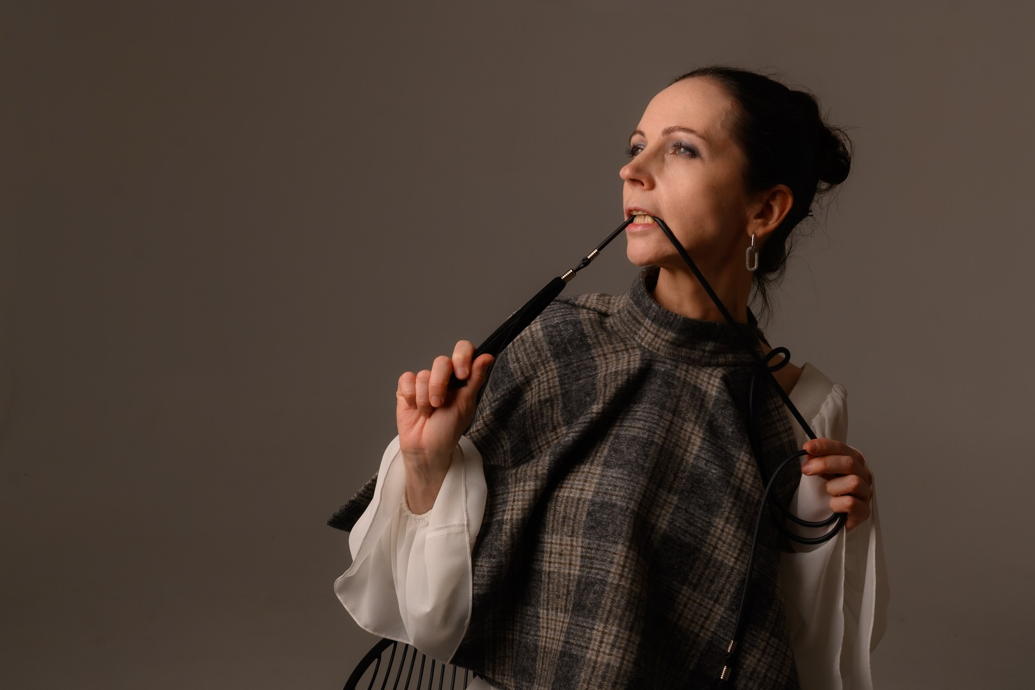 Д. З. по мягкому свету в студии