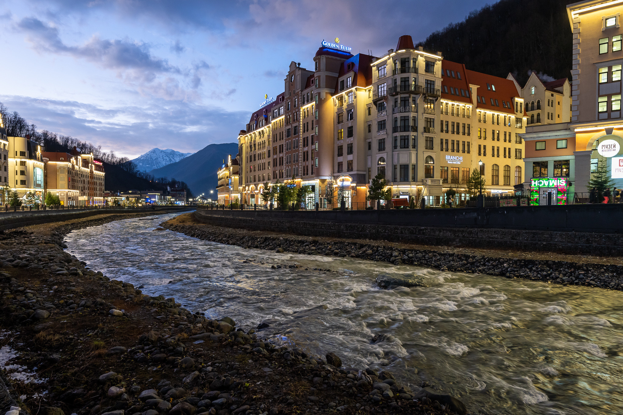 Роза Хутор ночью