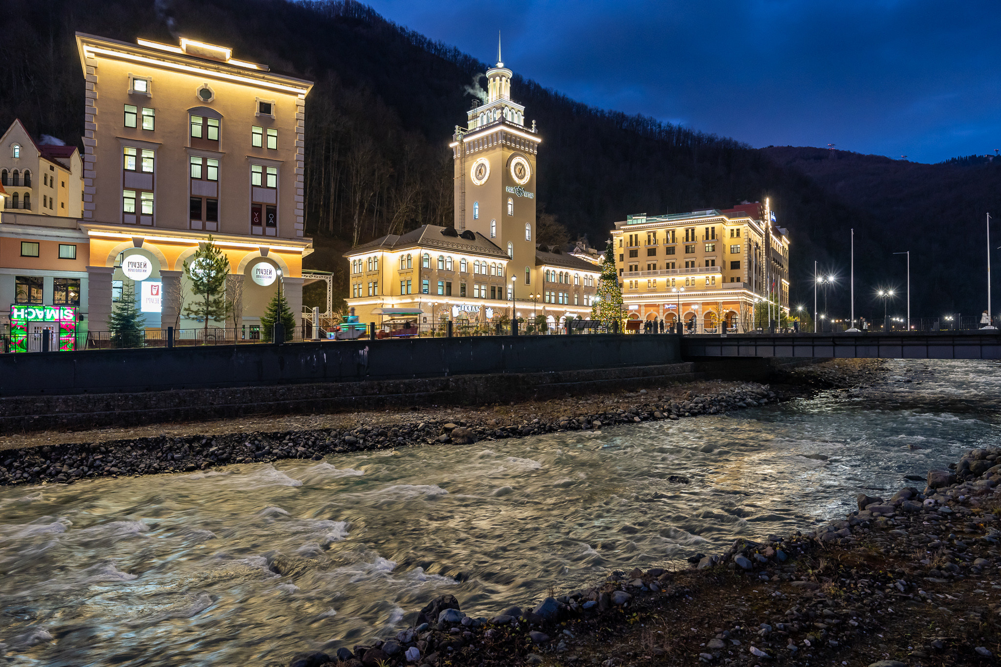 Роза Хутор ночью