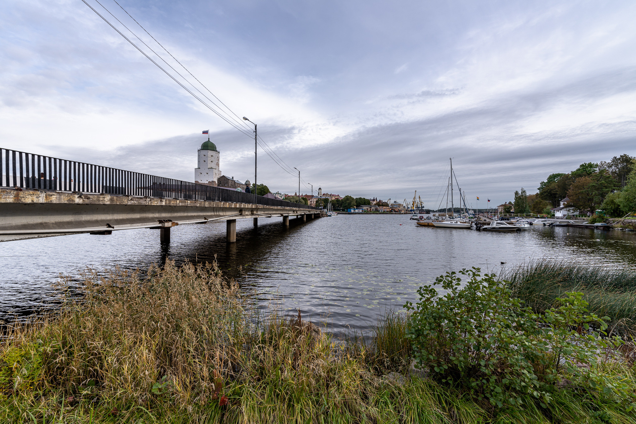 Крепостной мост и Выборгский замок
