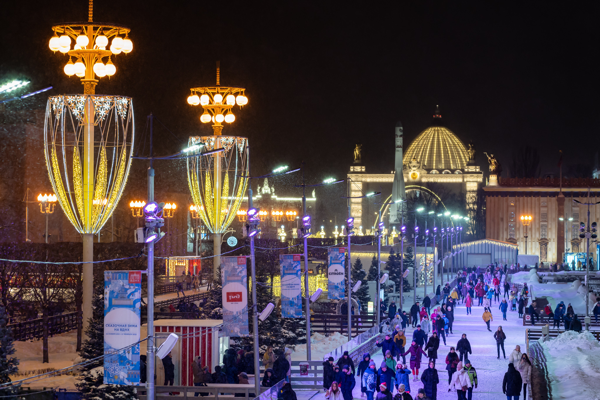 ВДНХ в новый год 2022 вечером