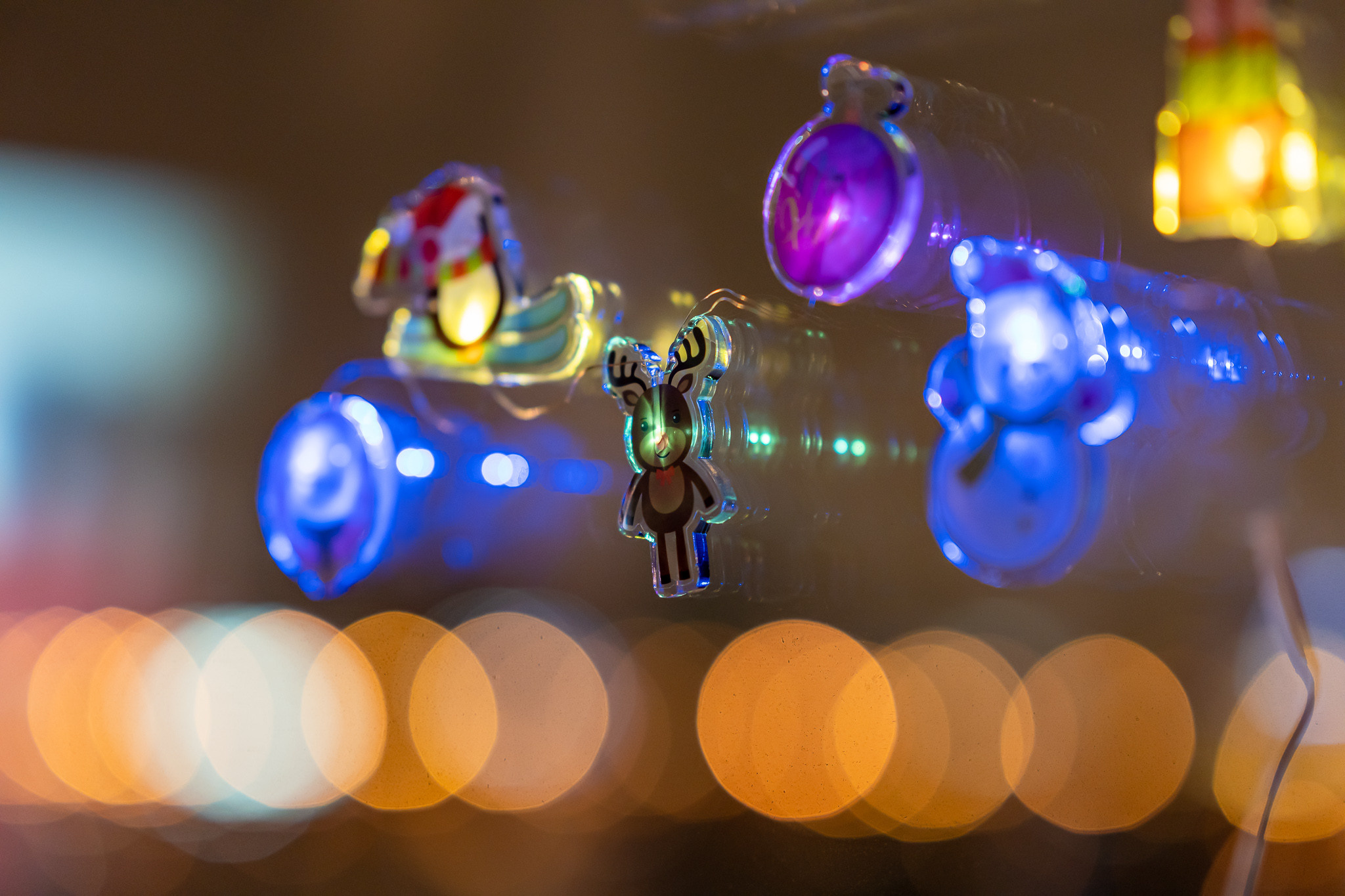 Новогодняя гирлянда на окне