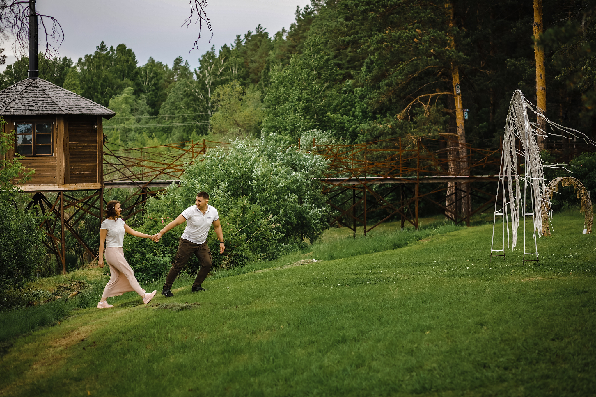 Катя и Вова. Органичность, спаниель и телефонная будка. Фотограф Антон Никандров