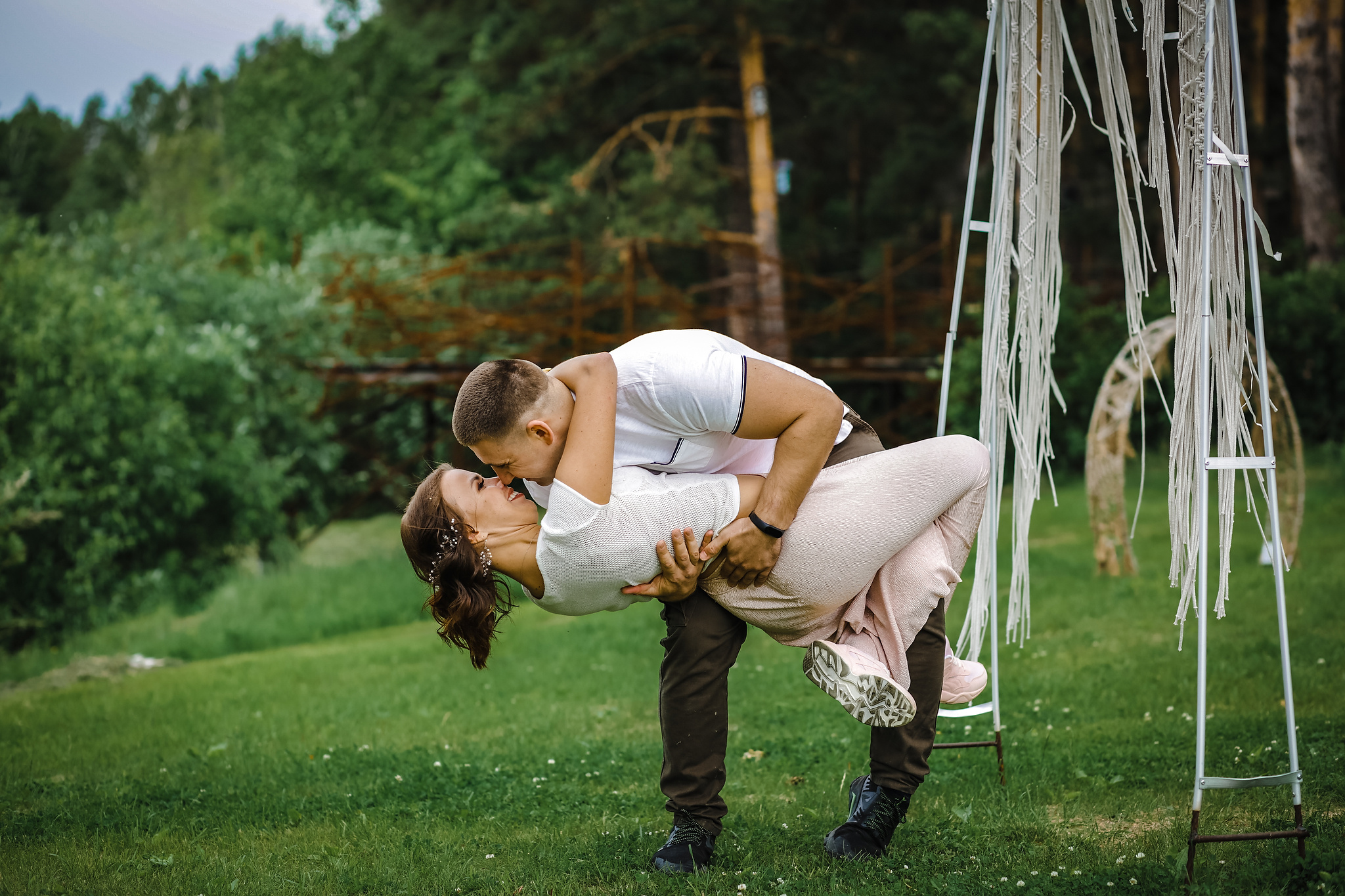 Катя и Вова. Органичность, спаниель и телефонная будка. Фотограф Антон Никандров
