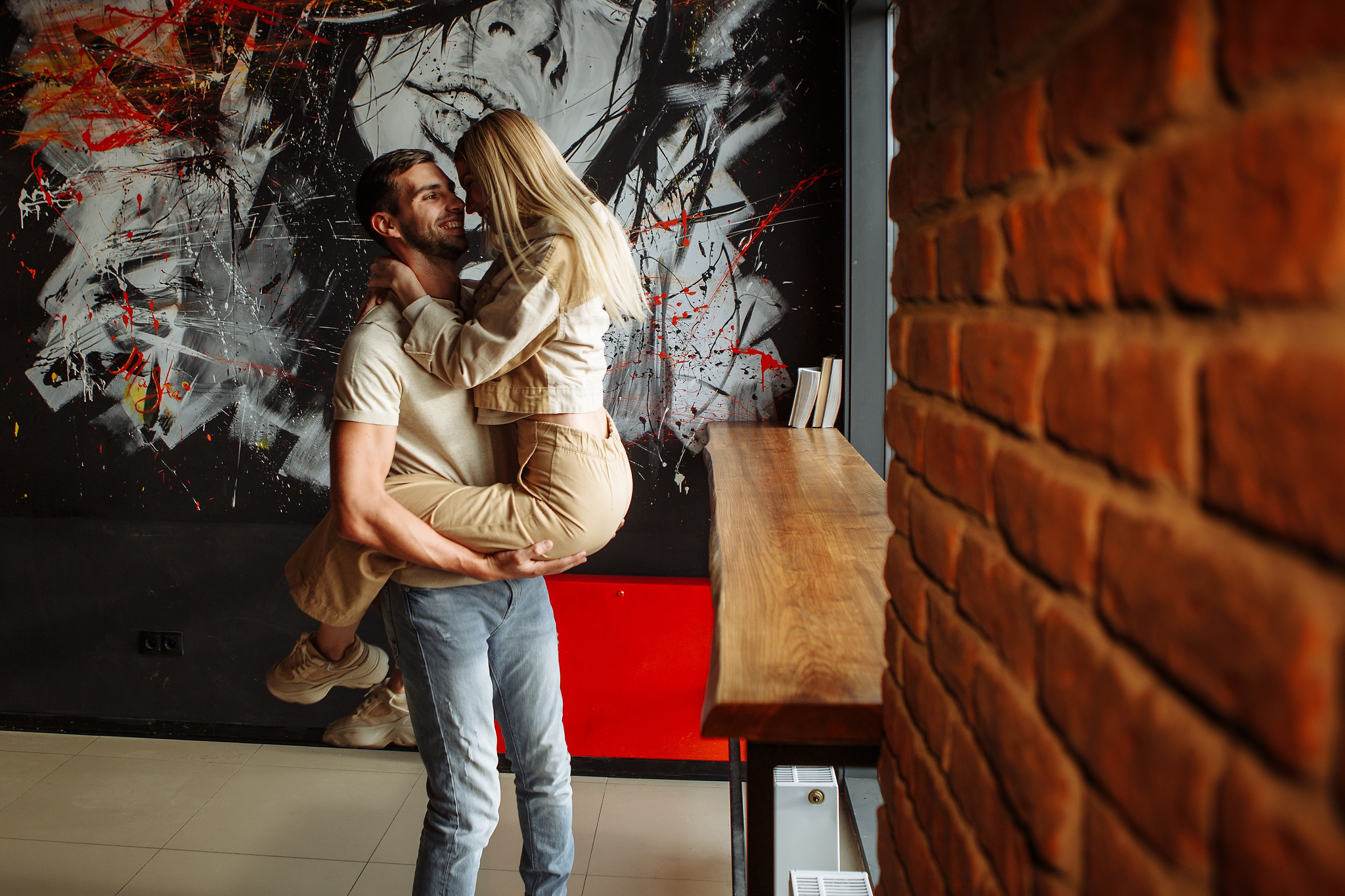 Маша и Женя. Два квадратных метра кофейни. Фотограф Антон Никандров