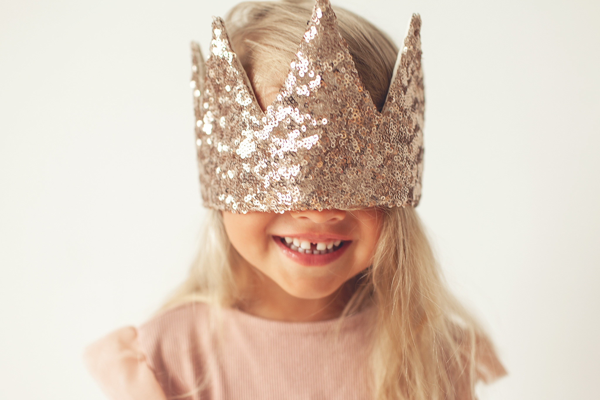 Семейная фотосессия в студии брата и сестры. Детский фотограф в Самаре