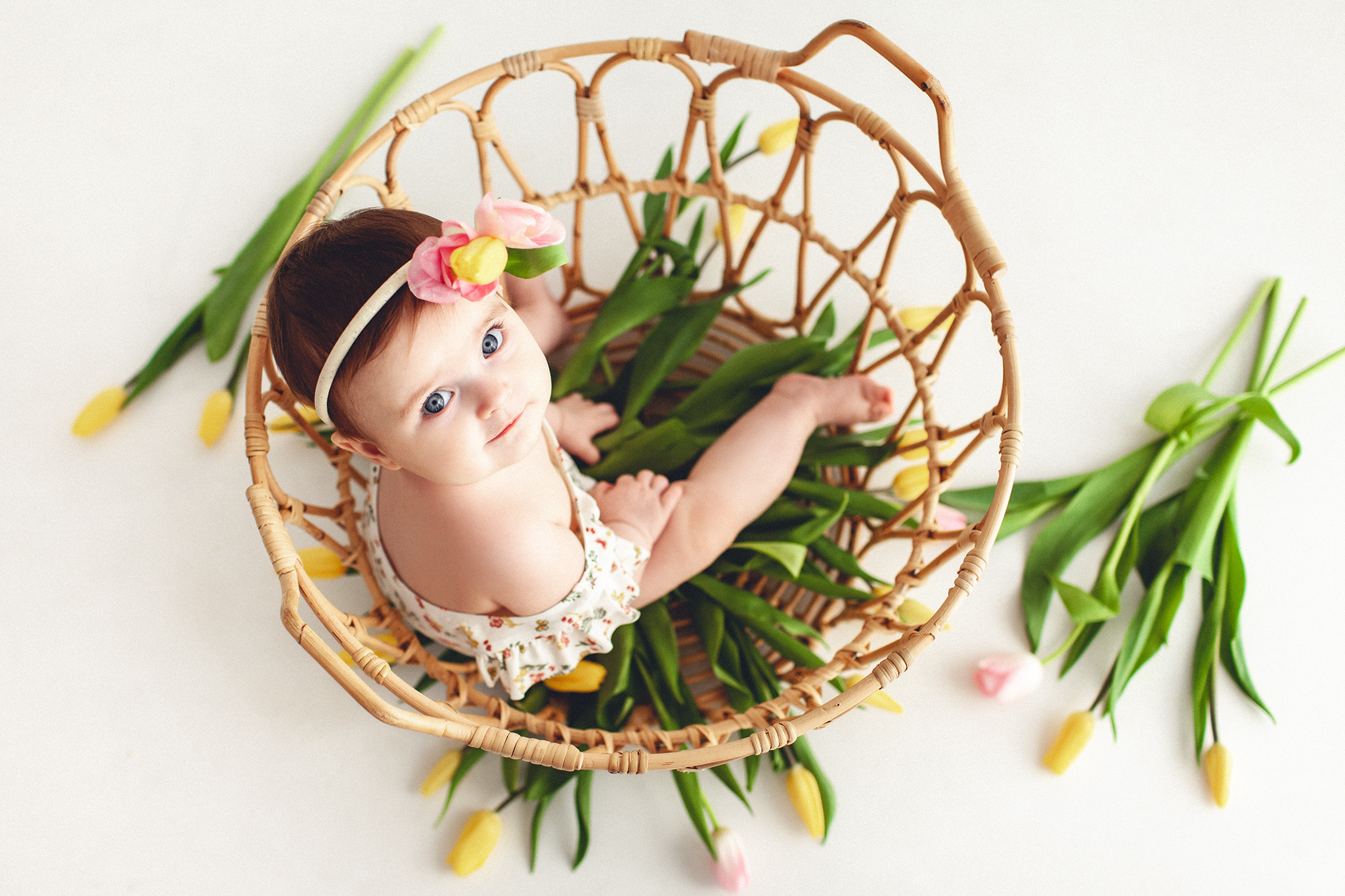 Baby with tulips. Детский фотограф в Самаре