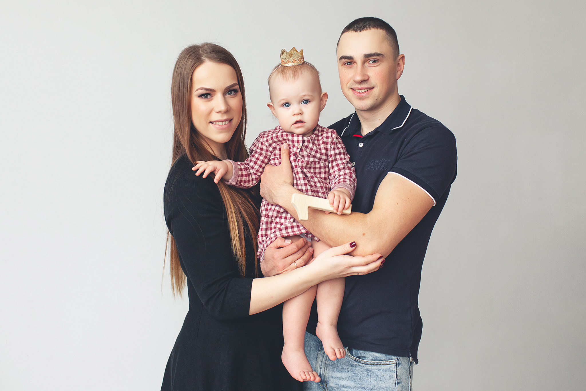 Фото сессия о том, как маленькая Милана разгромила свой Первый тортик. Детский фотограф в Самаре