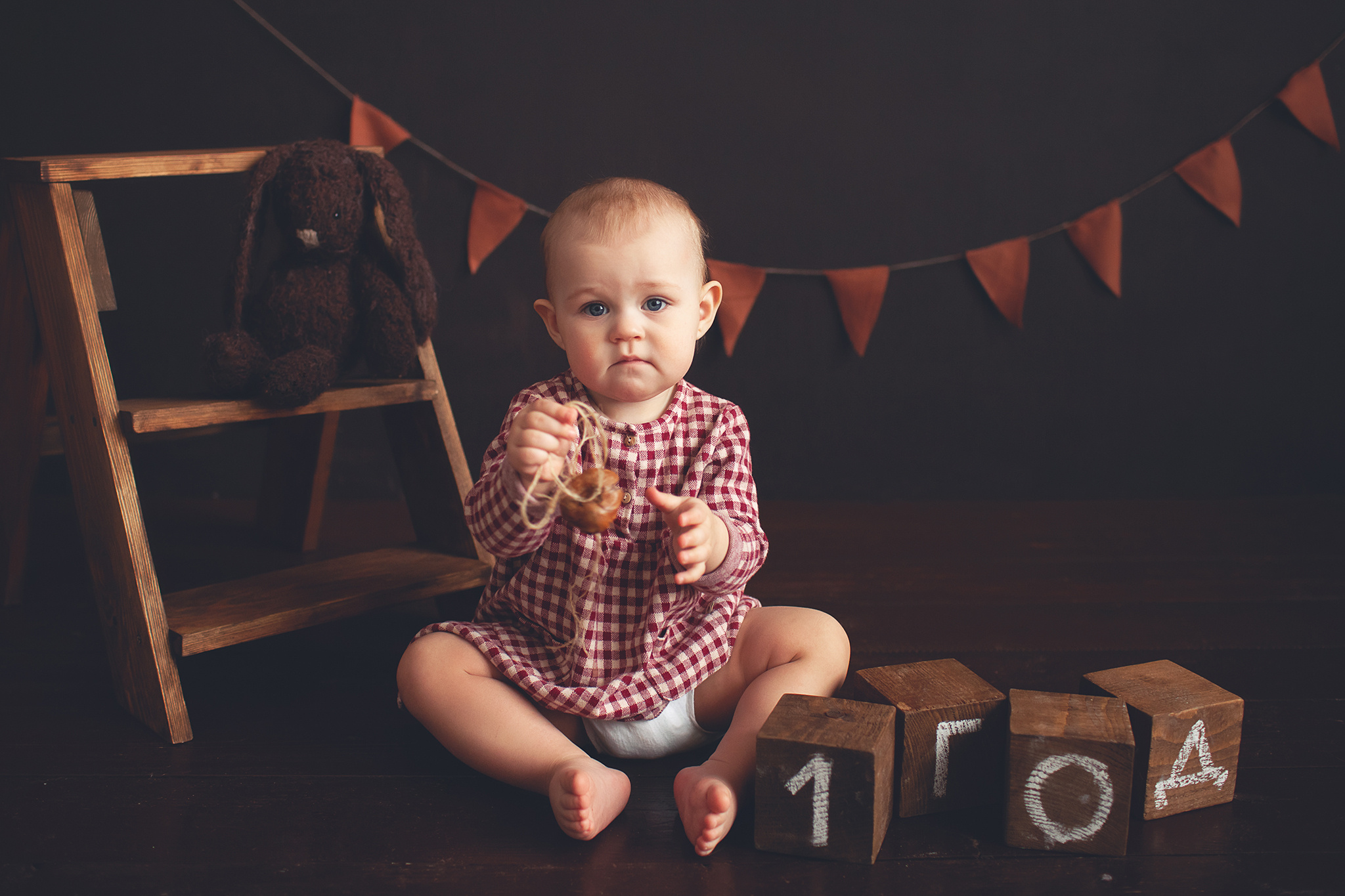 Фото сессия о том, как маленькая Милана разгромила свой Первый тортик. Детский фотограф в Самаре