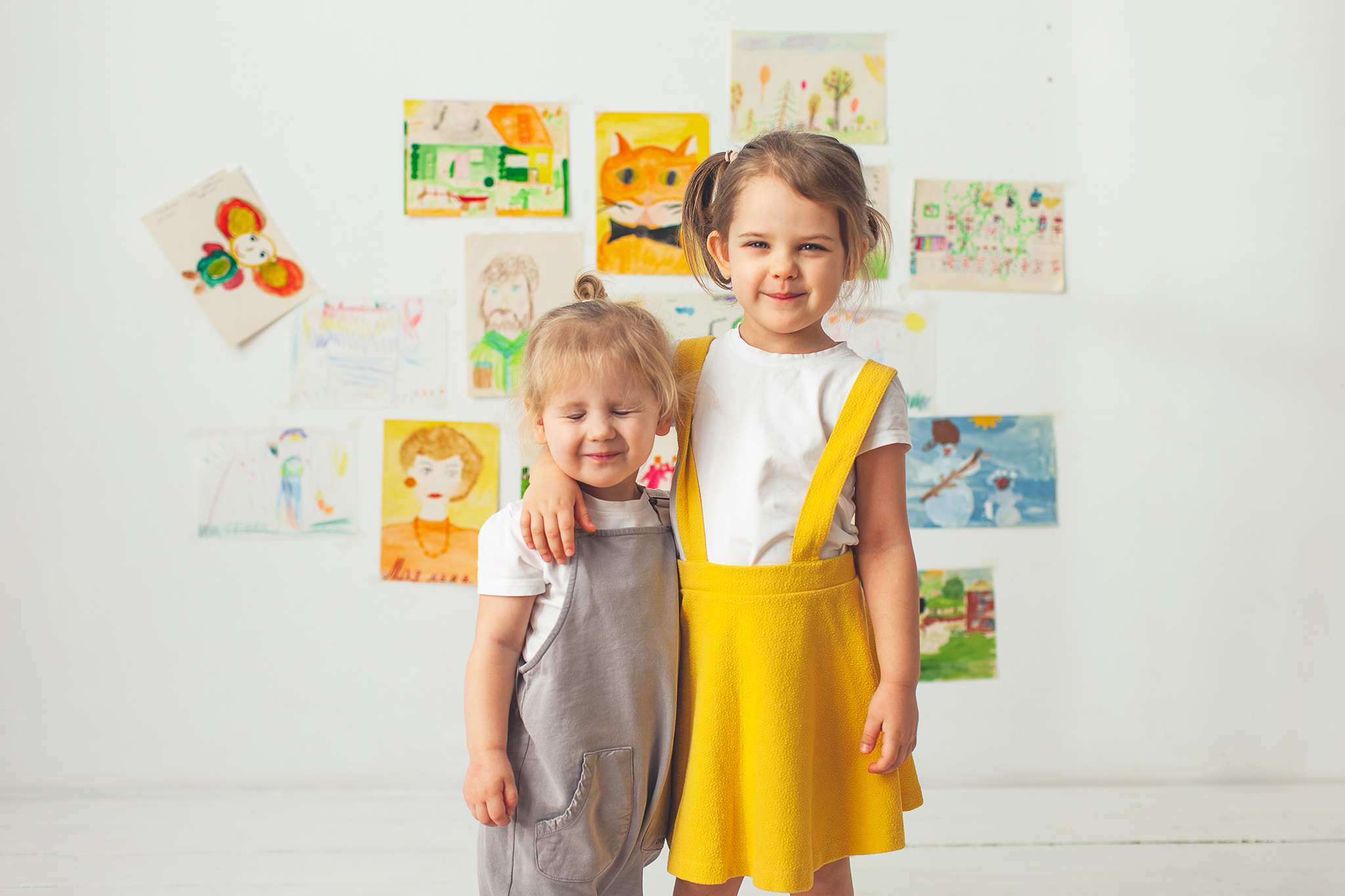 Эти рисунки принесла мама Маши и Сони. Часть из них нарисована старшен. Детский фотограф в Самаре