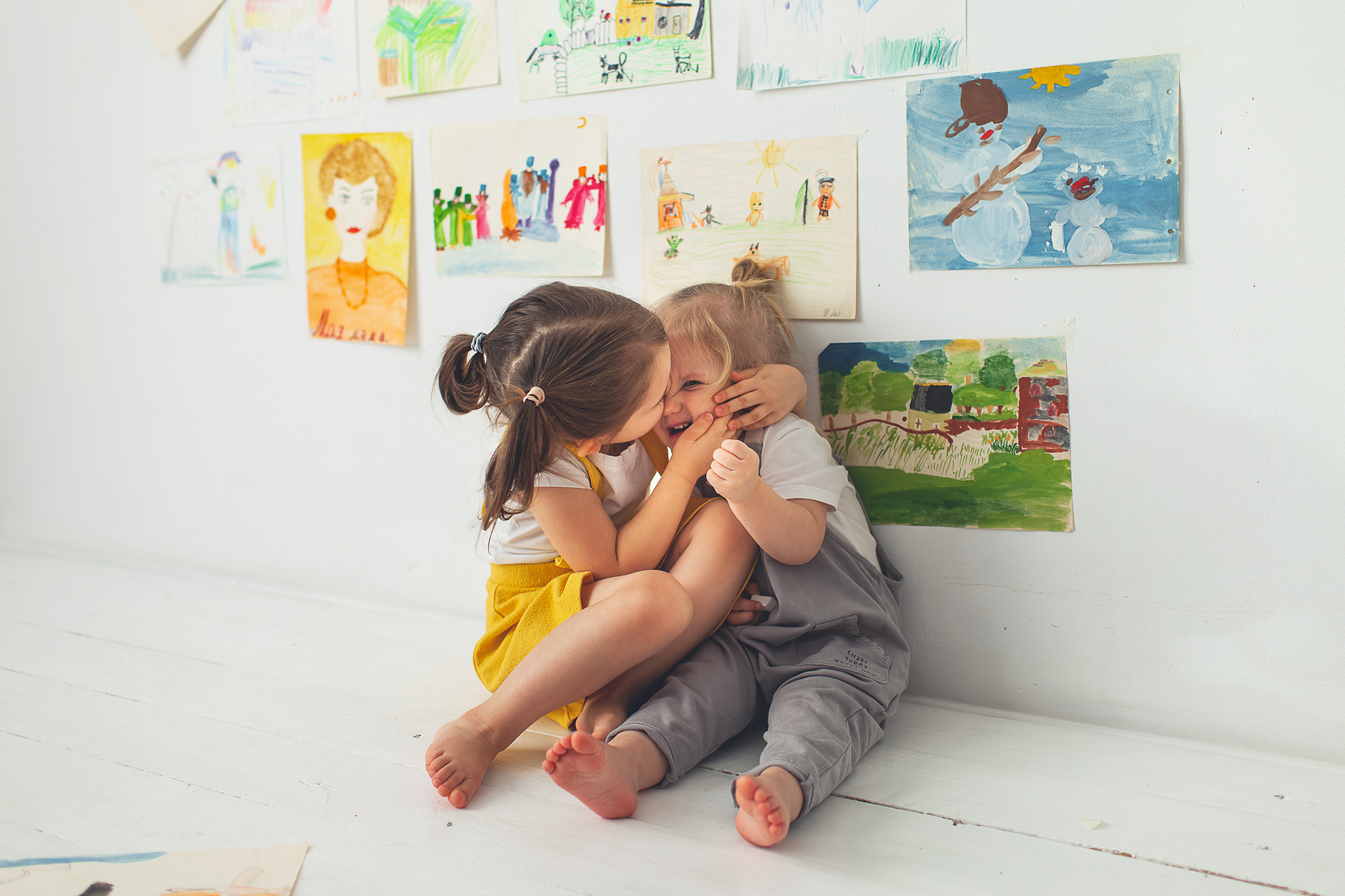 Эти рисунки принесла мама Маши и Сони. Часть из них нарисована старшен. Детский фотограф в Самаре