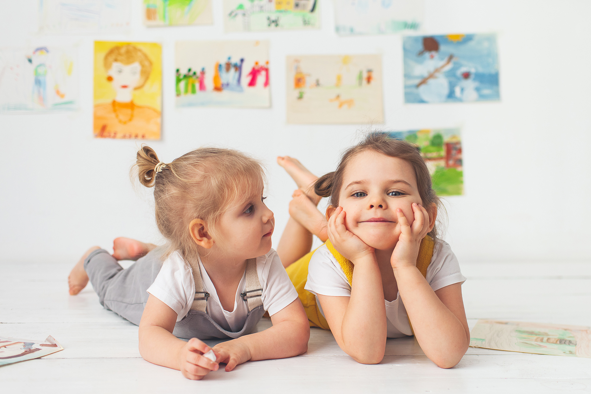 Эти рисунки принесла мама Маши и Сони. Часть из них нарисована старшен. Детский фотограф в Самаре