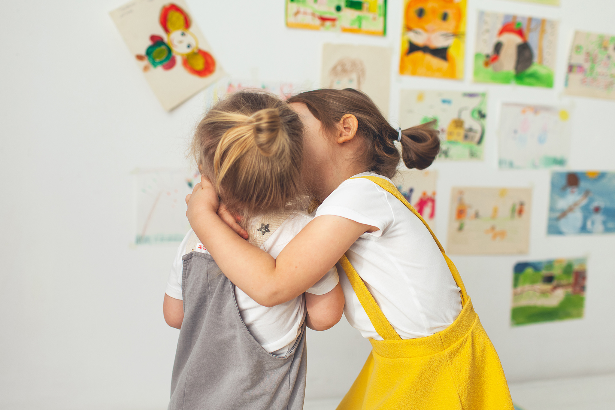 Эти рисунки принесла мама Маши и Сони. Часть из них нарисована старшен. Детский фотограф в Самаре