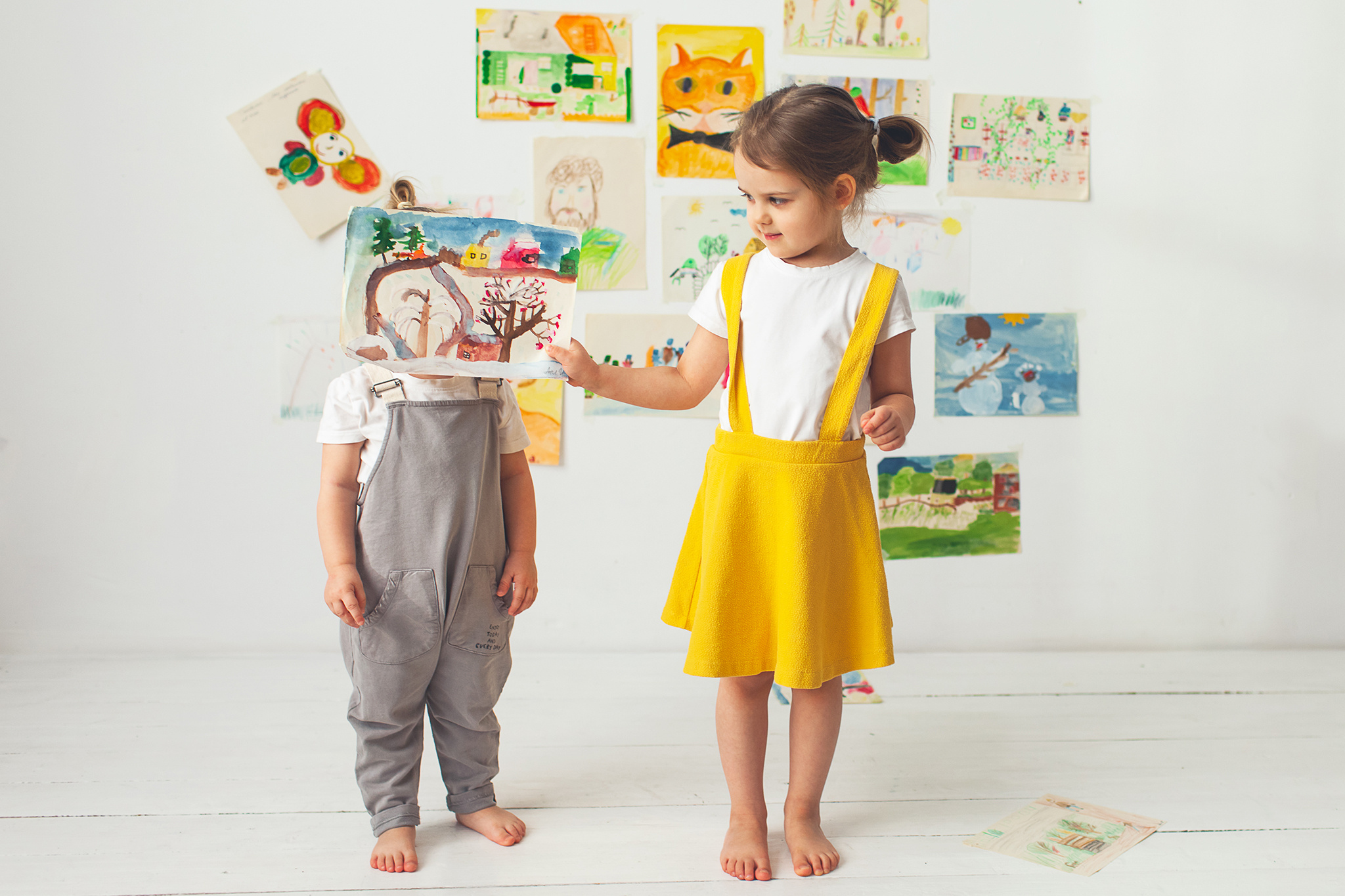 Эти рисунки принесла мама Маши и Сони. Часть из них нарисована старшен. Детский фотограф в Самаре