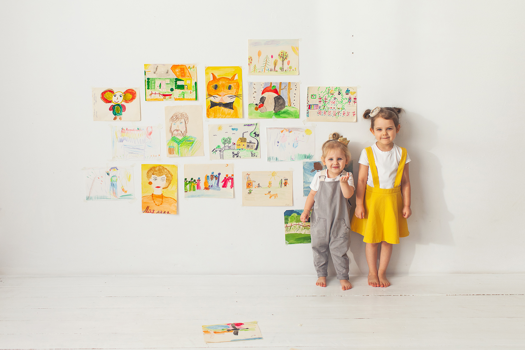 Эти рисунки принесла мама Маши и Сони. Часть из них нарисована старшен. Детский фотограф в Самаре