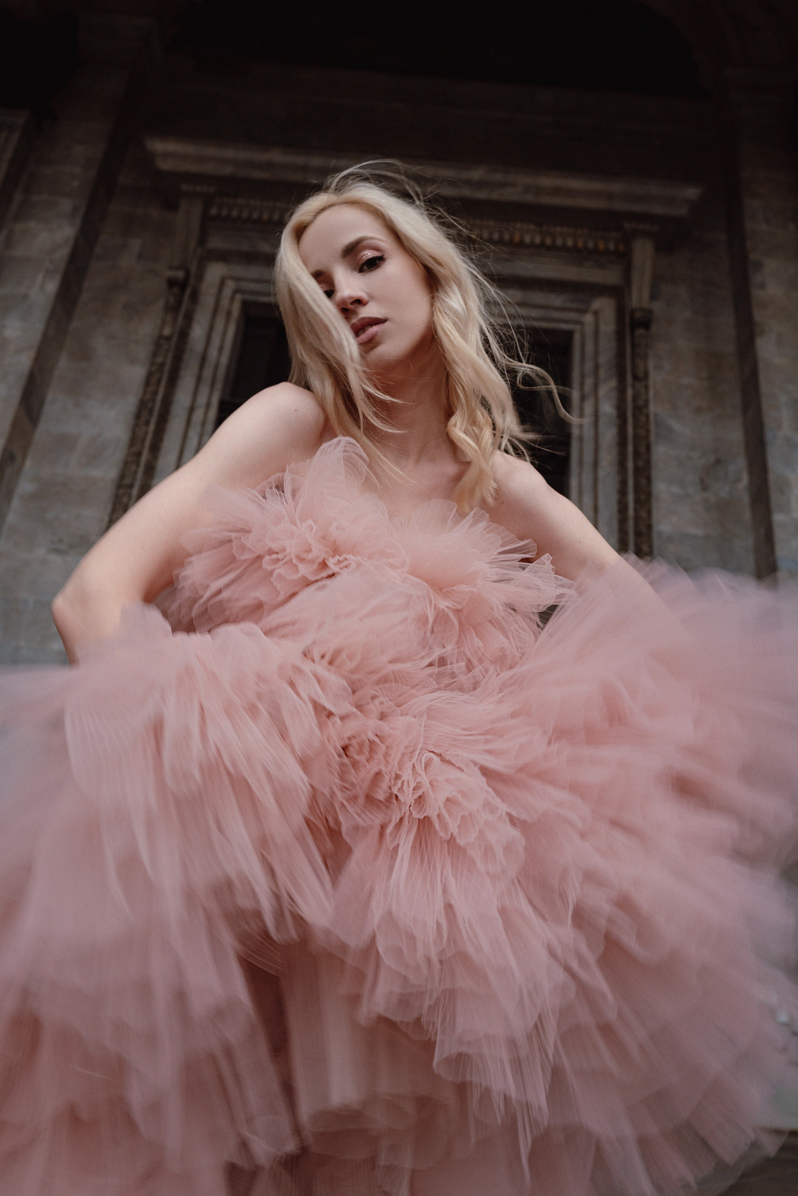 Услуги. Ксения Фролова — фотограф. Я снимаю людей как героев кино Kseniia Frolova — Photographer. I shoot people like movie characters