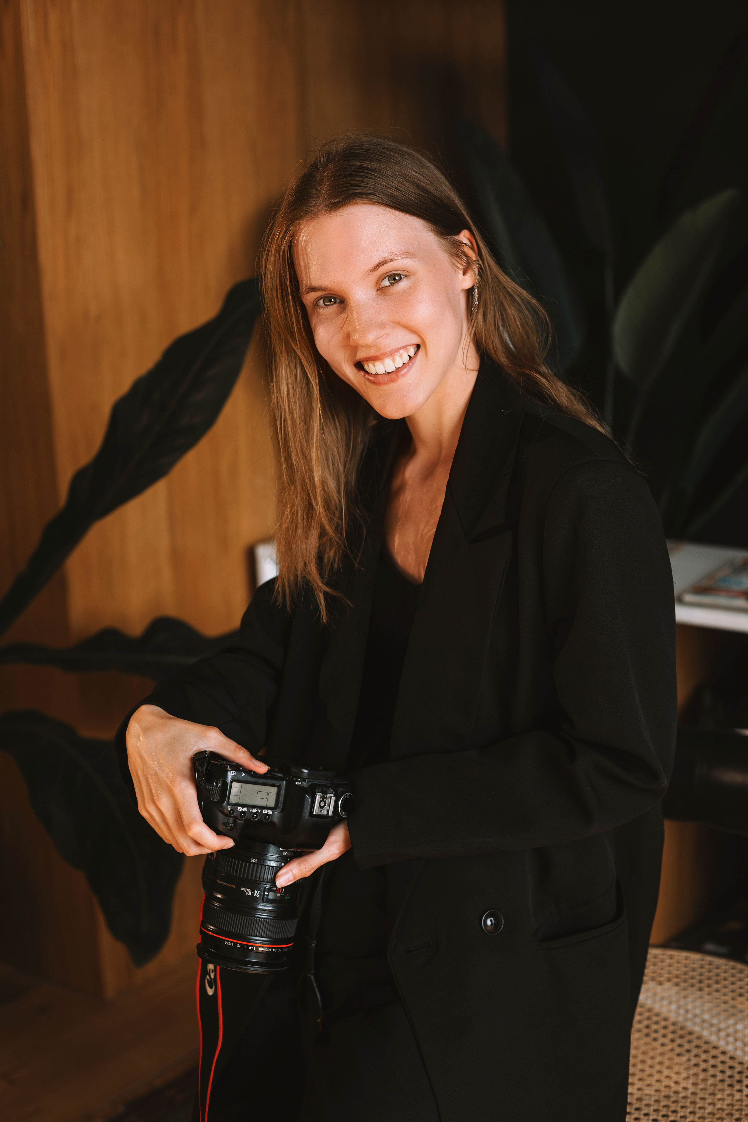 Контакты. Фотограф Челябинск Эвелина Ганага, съемка для бизнеса и маркетплейсов