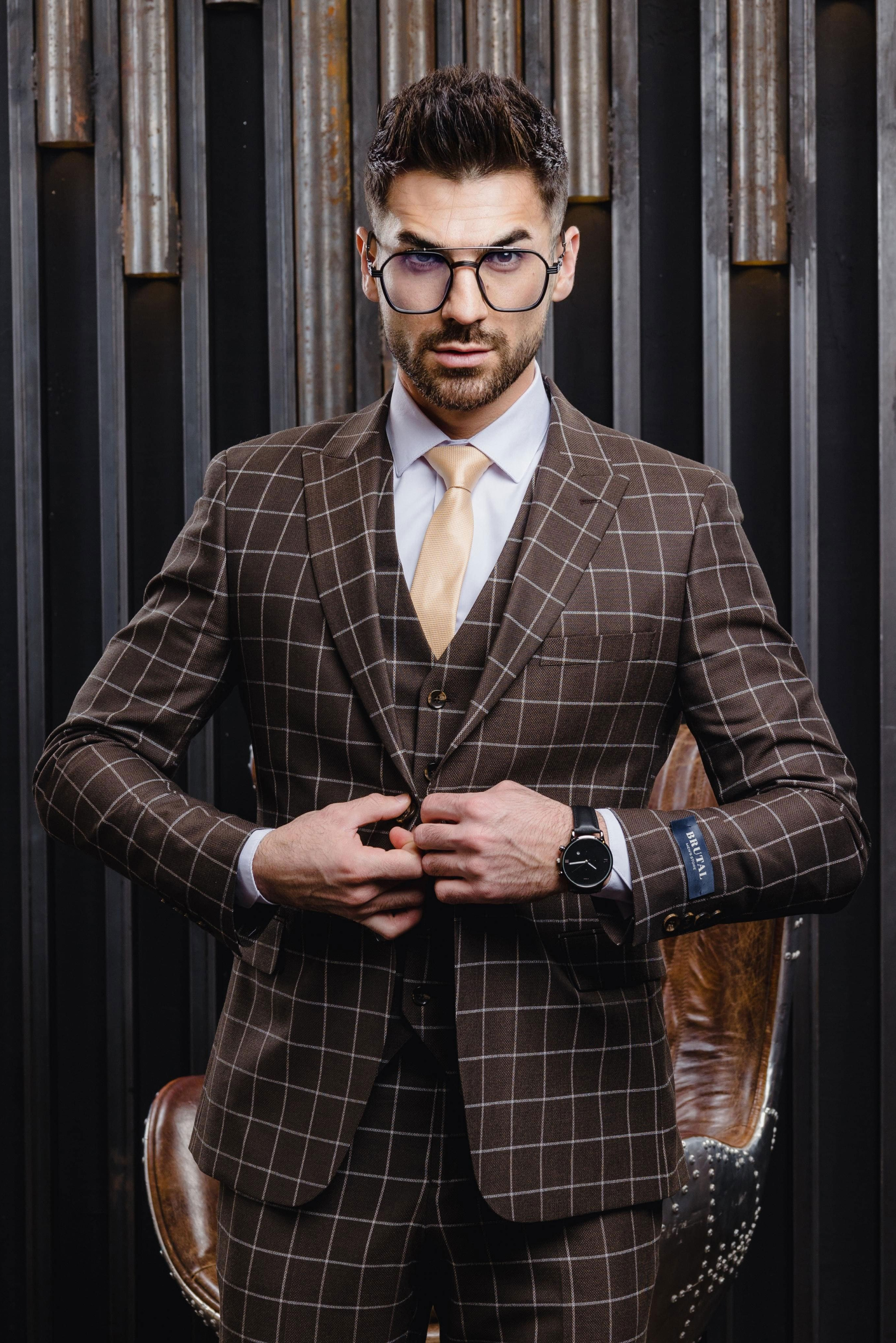 Профессиональная предметная съемка с моделями в Москве и Московской области.