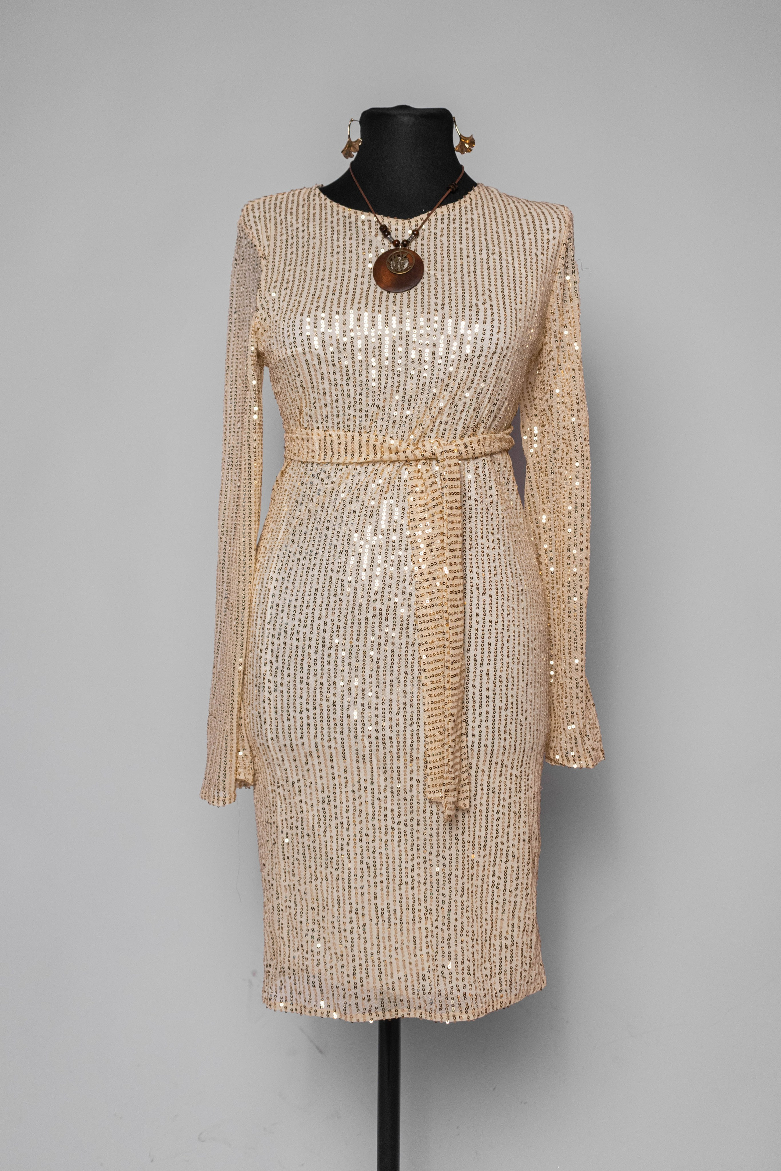 Короткие платья. Интерьерная фотостудия Background в Омске