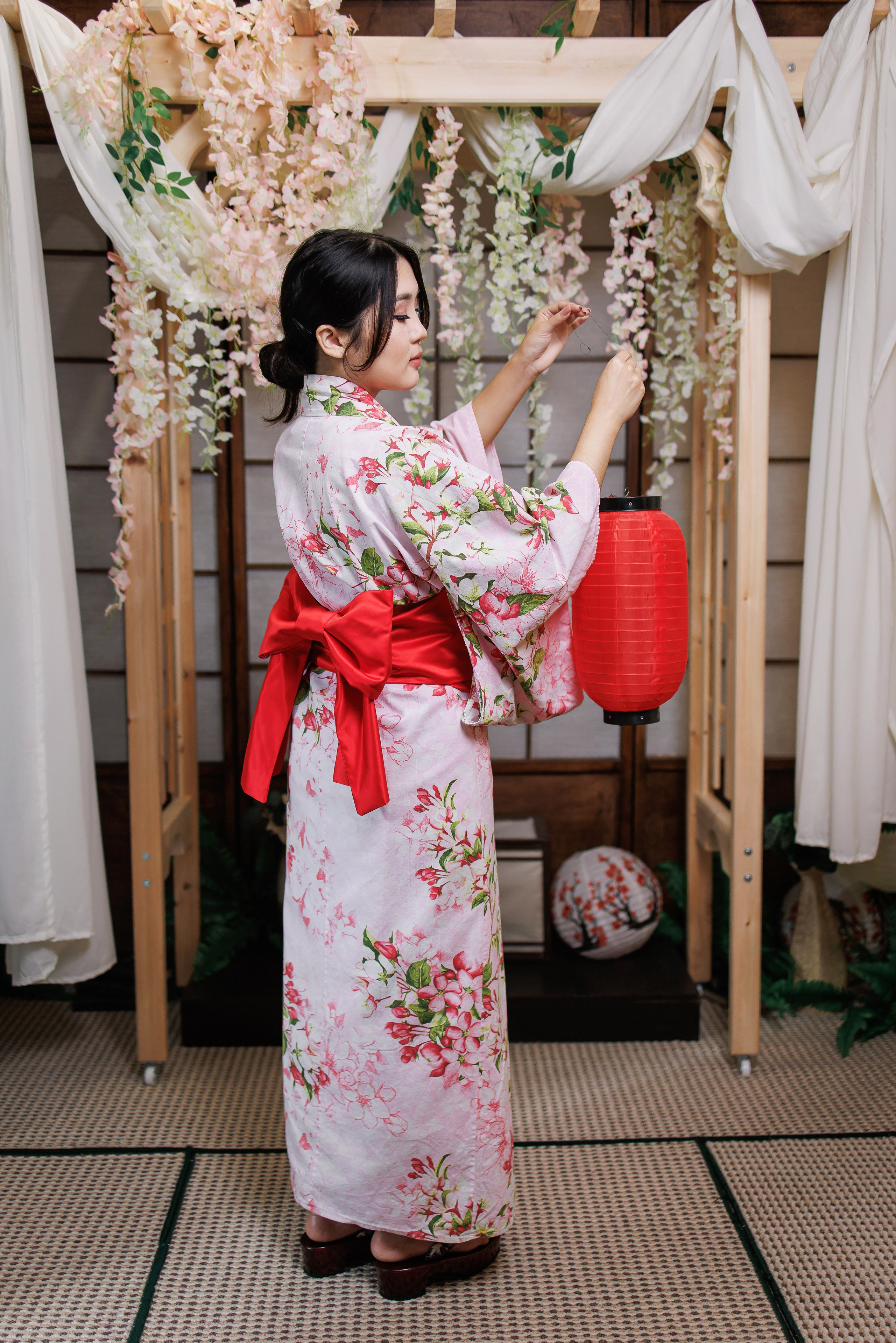 Кимоно и восточные образы. Интерьерная фотостудия Background в Омске