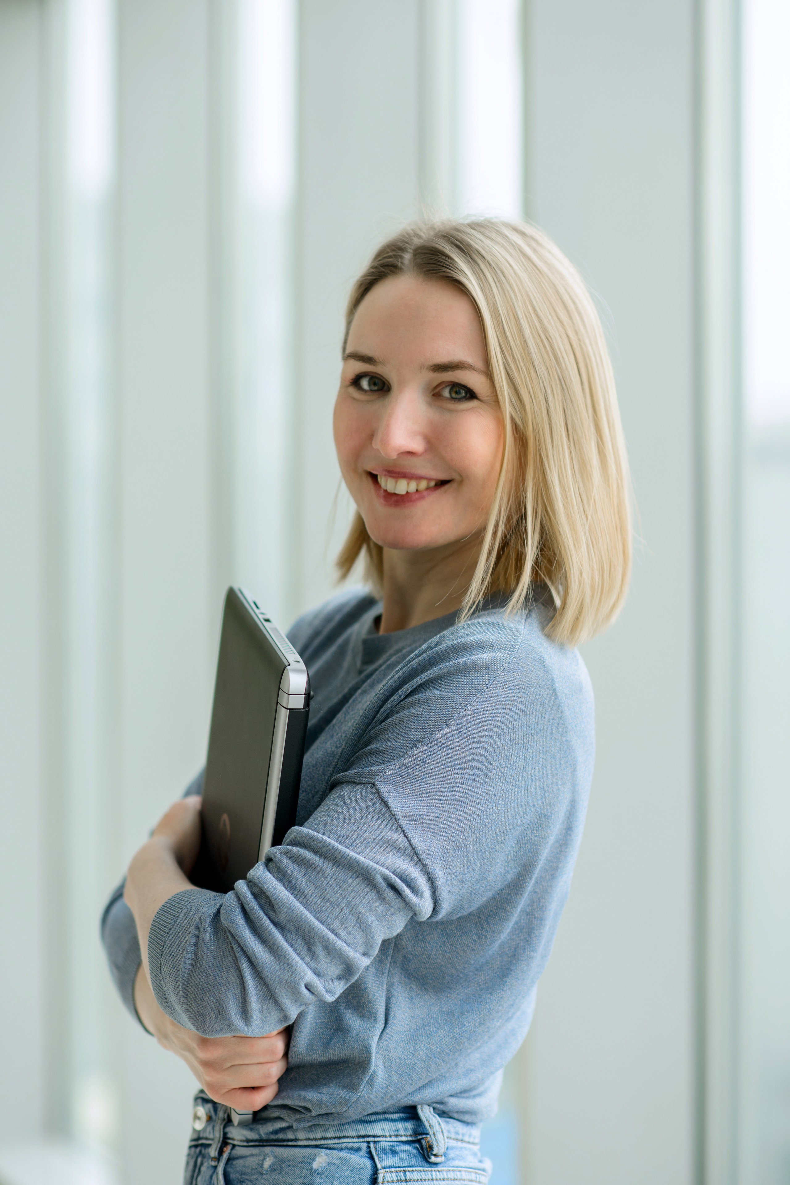 About the photographer in Scotland Elena Carruthers. Elena Carruthers family photographer in Scotland (Edinburgh, Glasgow)