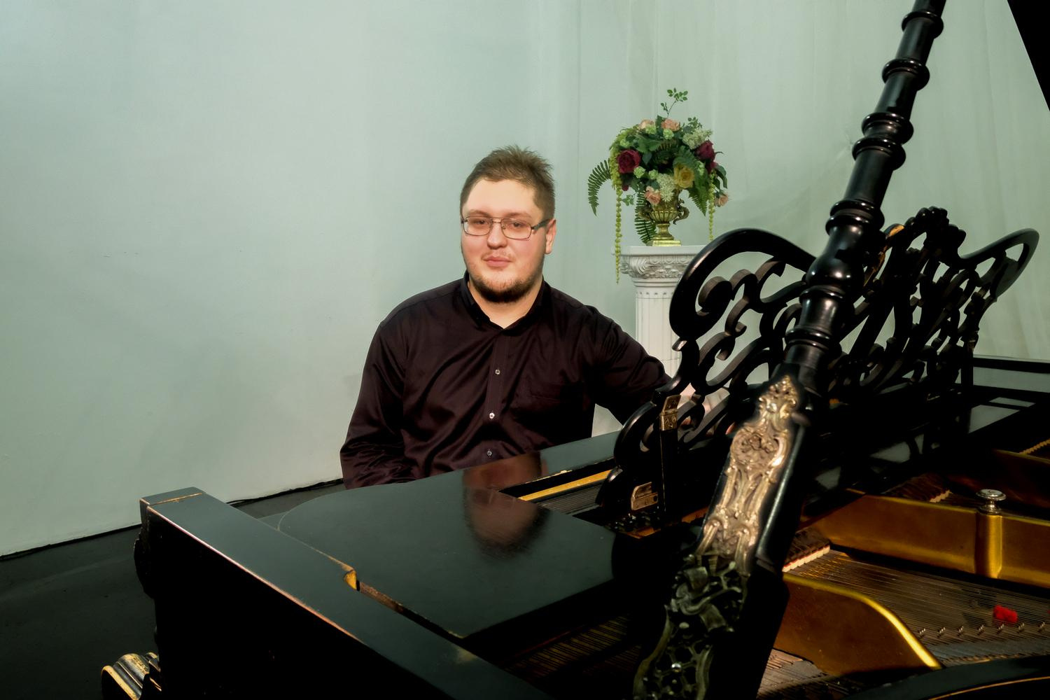 Антон Самсонов пианист
