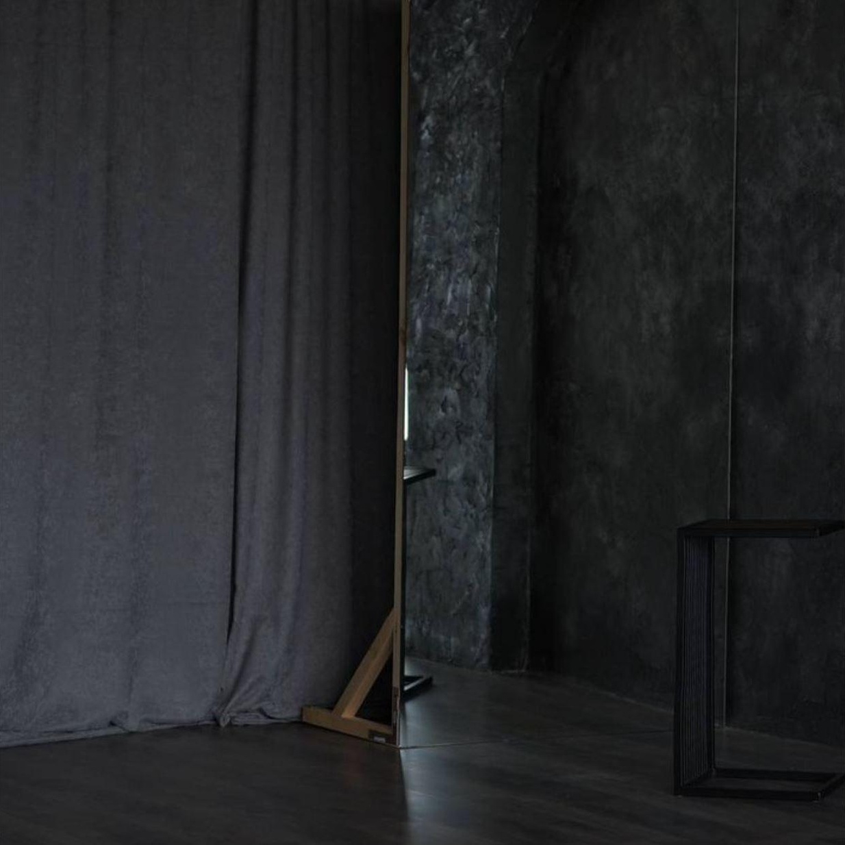 Студии под «тёмный ключ». Портретный фотограф в Минске Анна Волейко