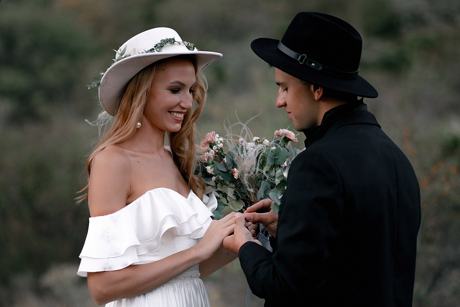 Свадебная фотосъёмка в Крыму и Севастополе. Авторские Фототуры и Фотосессии Крыму. Фотограф Дарья Исаенко