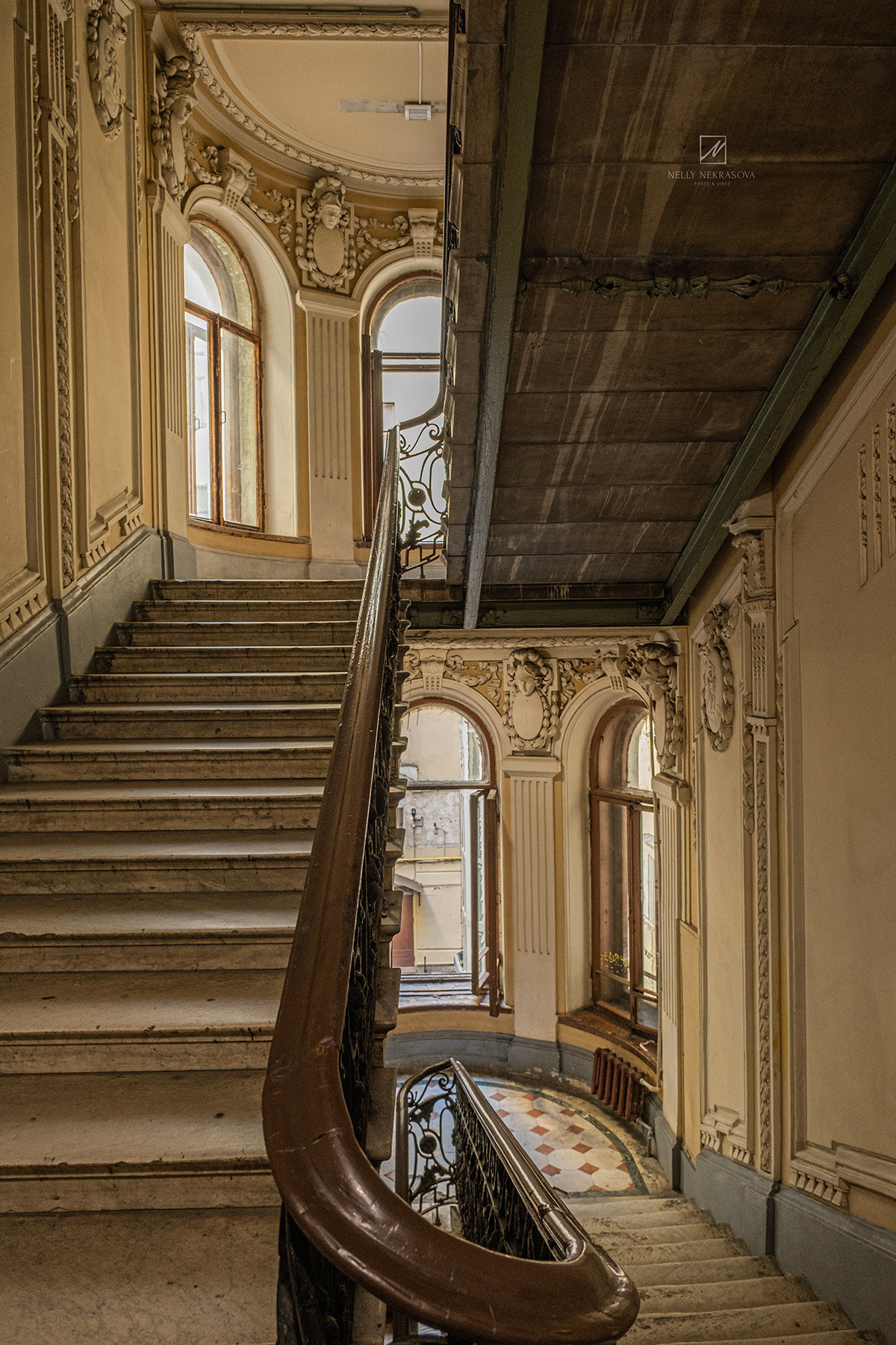 Парадная дома Блокка на Невском проспекте. Фотограф и искусствовед в Туле и Санкт-Петербурге Нелли Некрасова