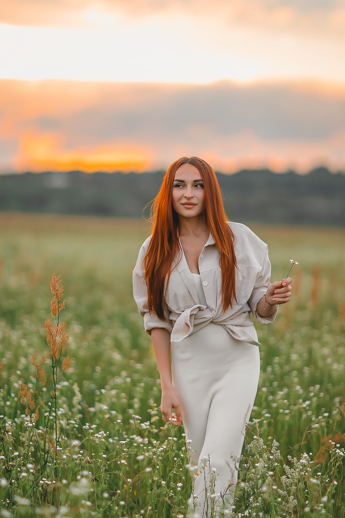 фотосессия портретная, фотосессия на закате, закат, фотосесия в ромашковом поле 