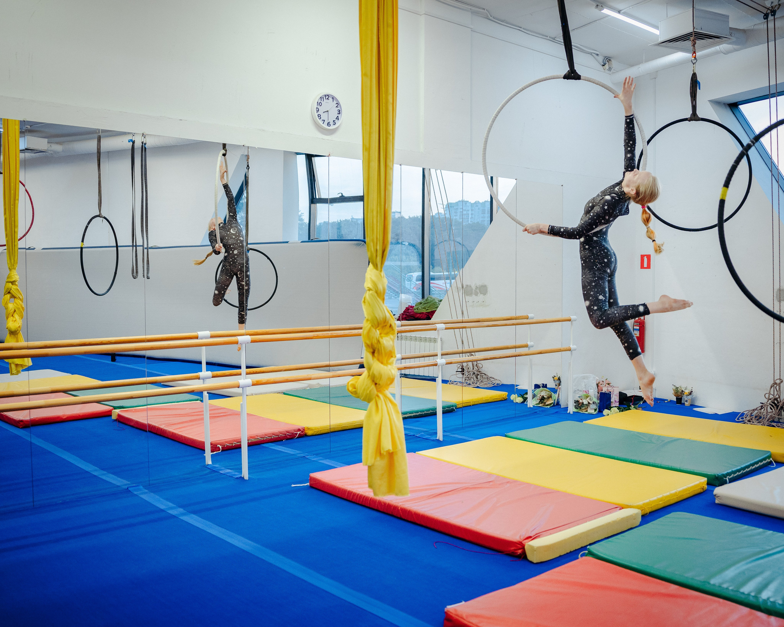 Открытый урок по воздушной гимнастике. Портретный и семейный фотограф в Москве/Видное
