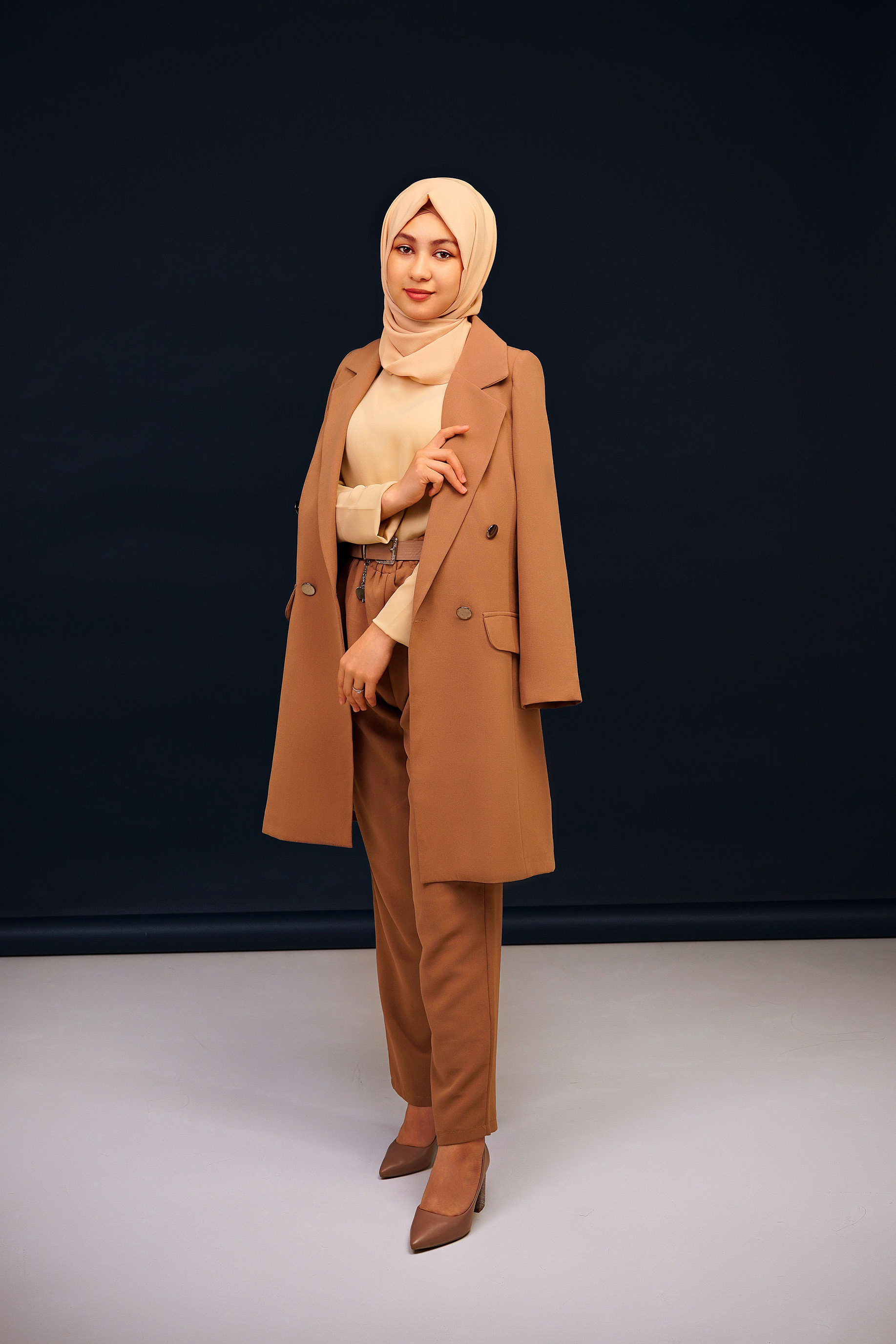 Портретная фотосъёмка для выпускного альбома в студии