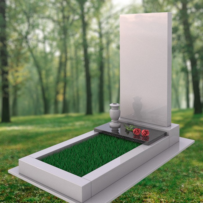 Полки на цветниках. Granum-memorial