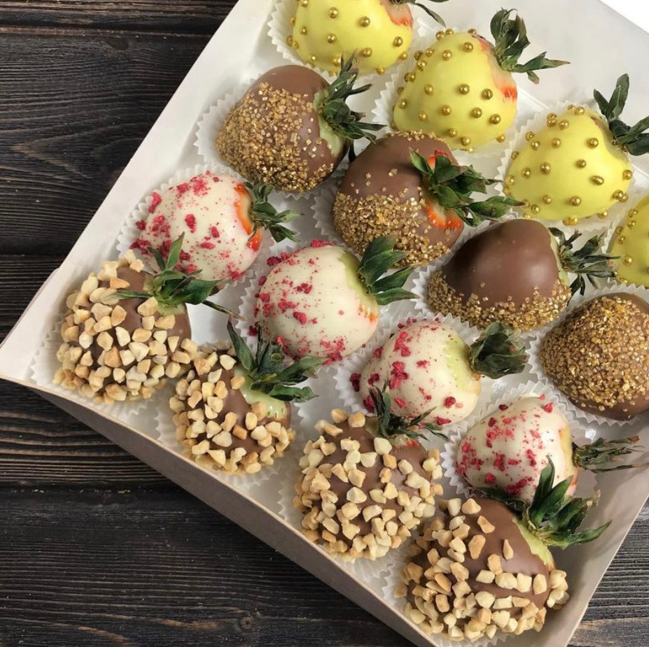 Наборы из клубники в шоколаде Сургут. Клубника в шоколаде в Сургуте