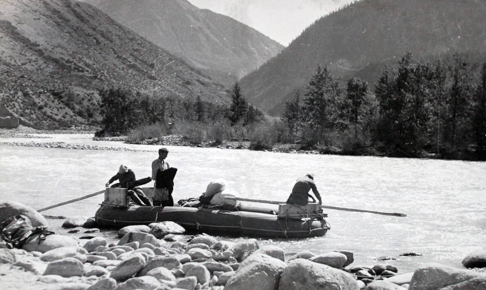 Первая экспедиция туристов-водников Алтая (1970). Фотограф Эдуард Алмадаков