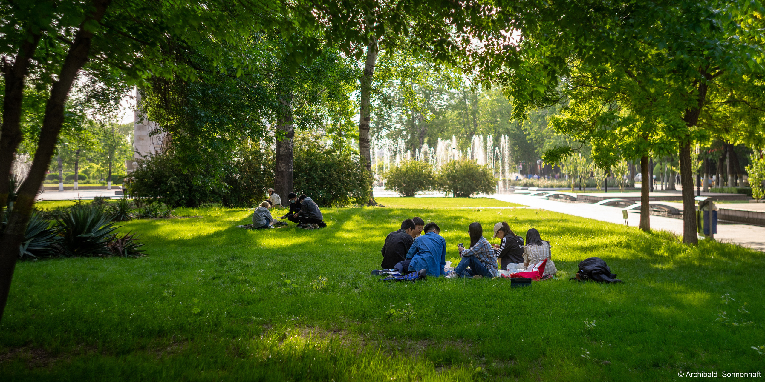 Walking in TJU on the first of May. Photographer in Guangzhou, China. Archibald Sonnenhaft
