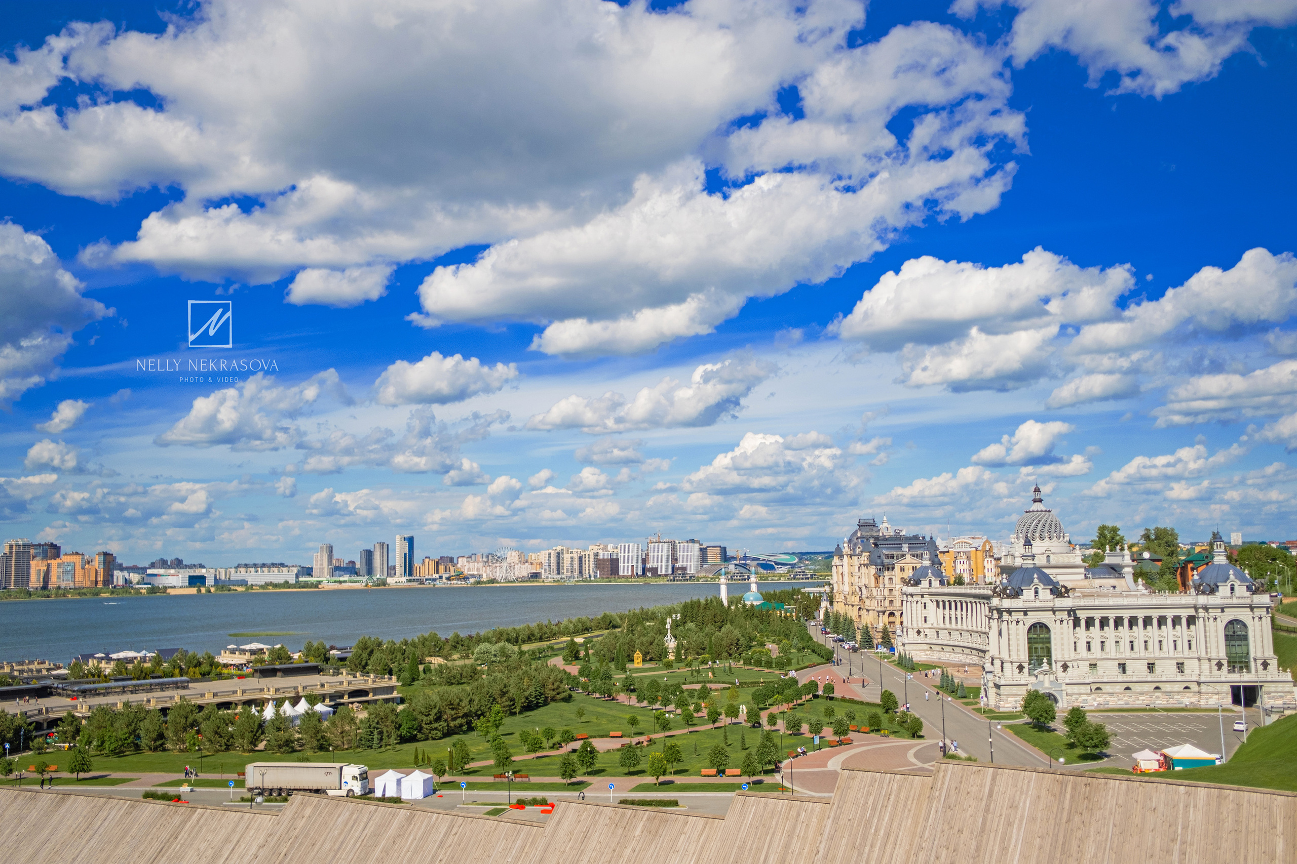 Казань с высоты, смотровая площадка в Казанском Кремле. Дворец Земледельцев, река Казанка, Кремлевская набережная. 