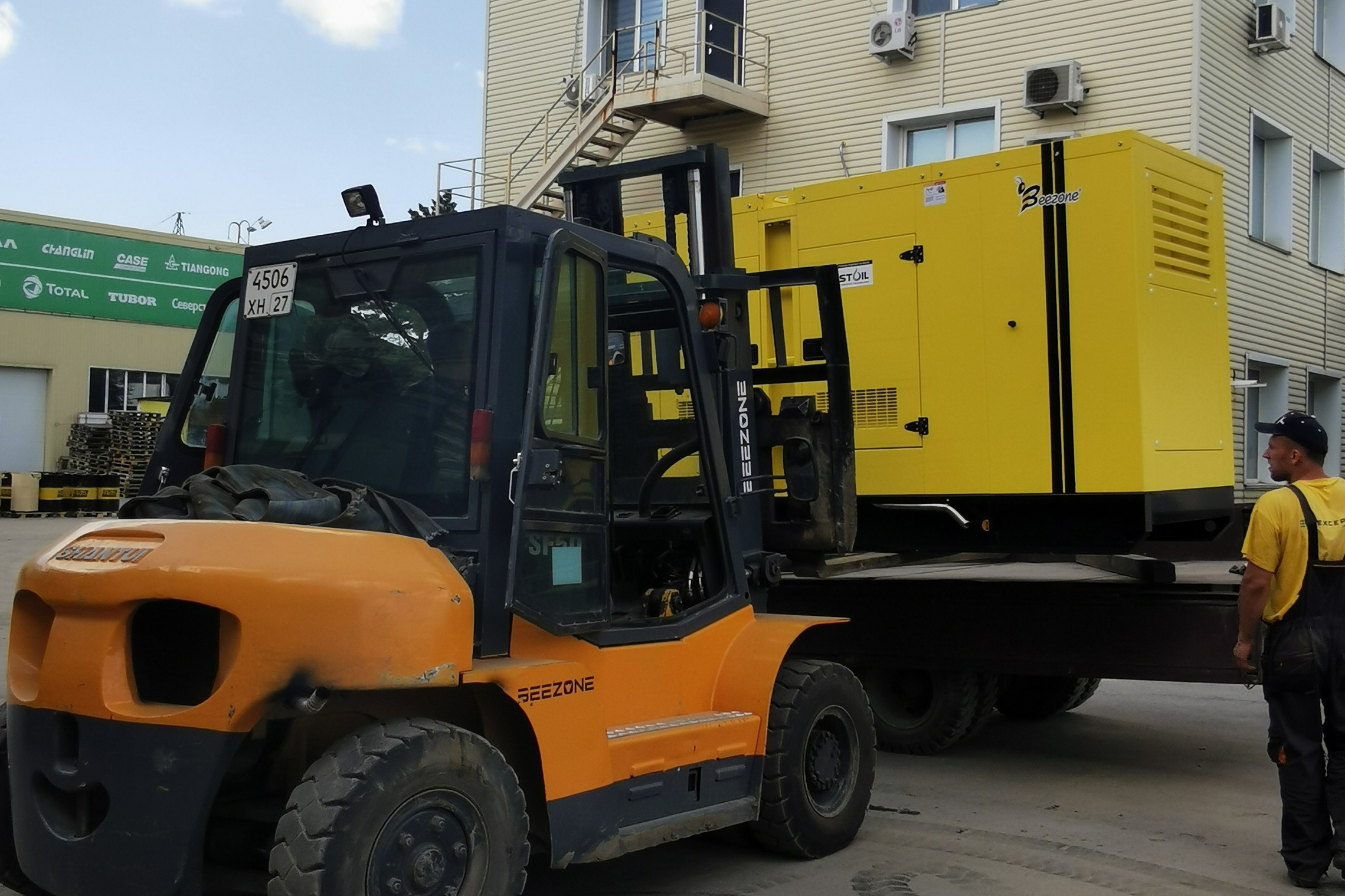 Дизель-генераторная установка марки Beezone с двигателем Cummins. Продажа надежной спецтехники от компании СТИ в г. Новосибирск