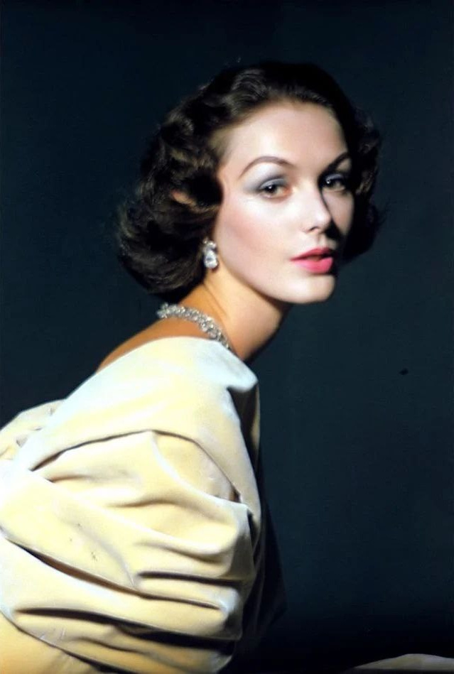 Одна из самых красивых моделей XX века. Arutiun Karadzhaian — your guide in Saint-Petersburg and the Faberge Museum