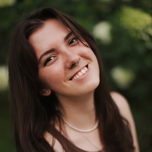 Контакты. AI-дизайнер. Создание контента для онлайн форматов