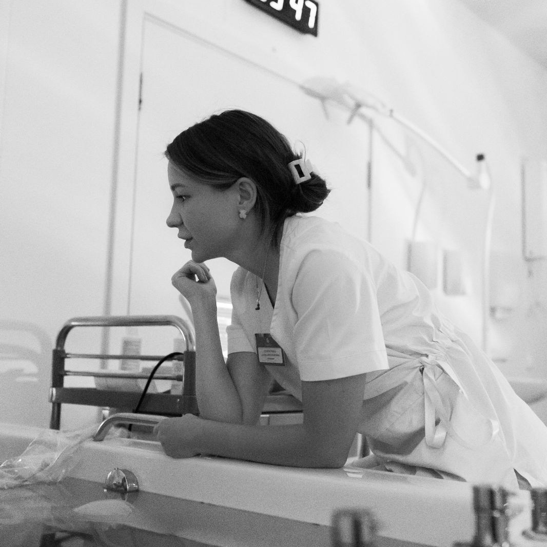 Услуги акушерки для беременных женщин , роды в воду , роды с зубцом на матке 