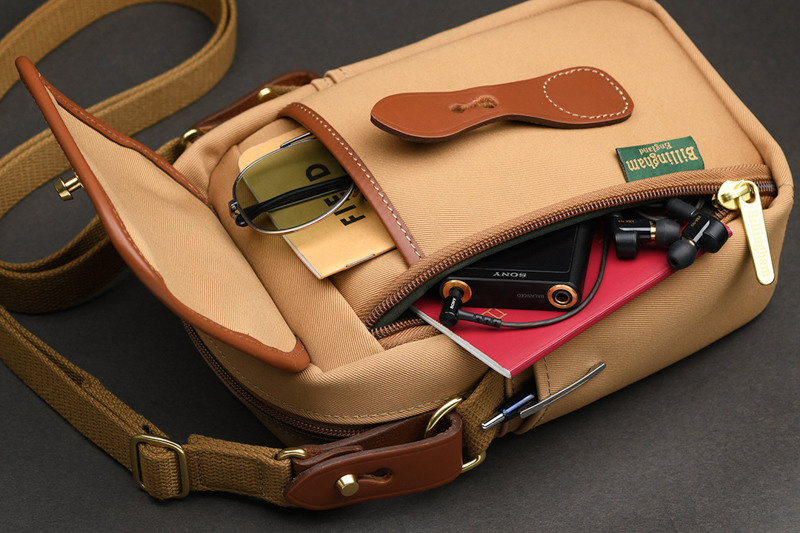 Компания Oriental Hobby выпустила дорожную сумку Billingham в Японии. Фотограф — видеограф в Москве Дмитрий Менделеев