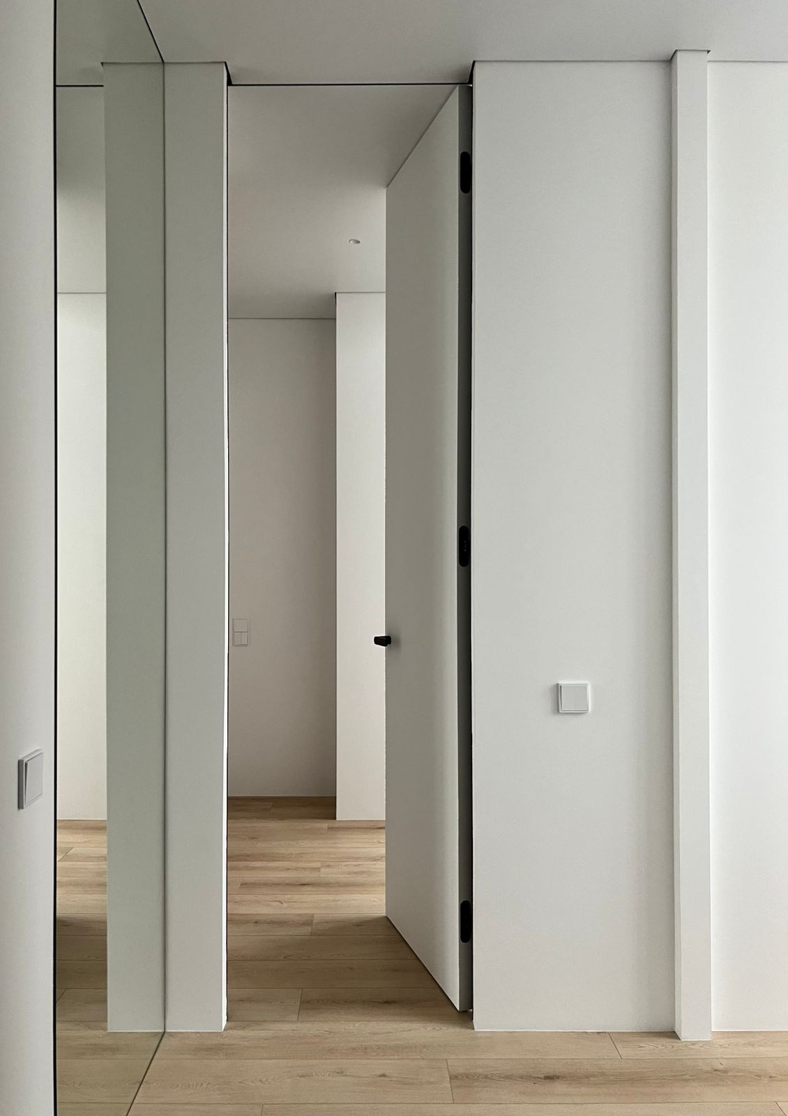 ЖК Парк столиц. Дизайн студия, занимаемся разработкой Дизайн проектов, реализацией проектов под ключ. Мы находимся в городе Екатеринбург. Зовут Рената