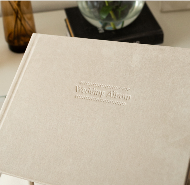 Пг, Обложка с тиснением, техн. Фотограф Ольга Молева