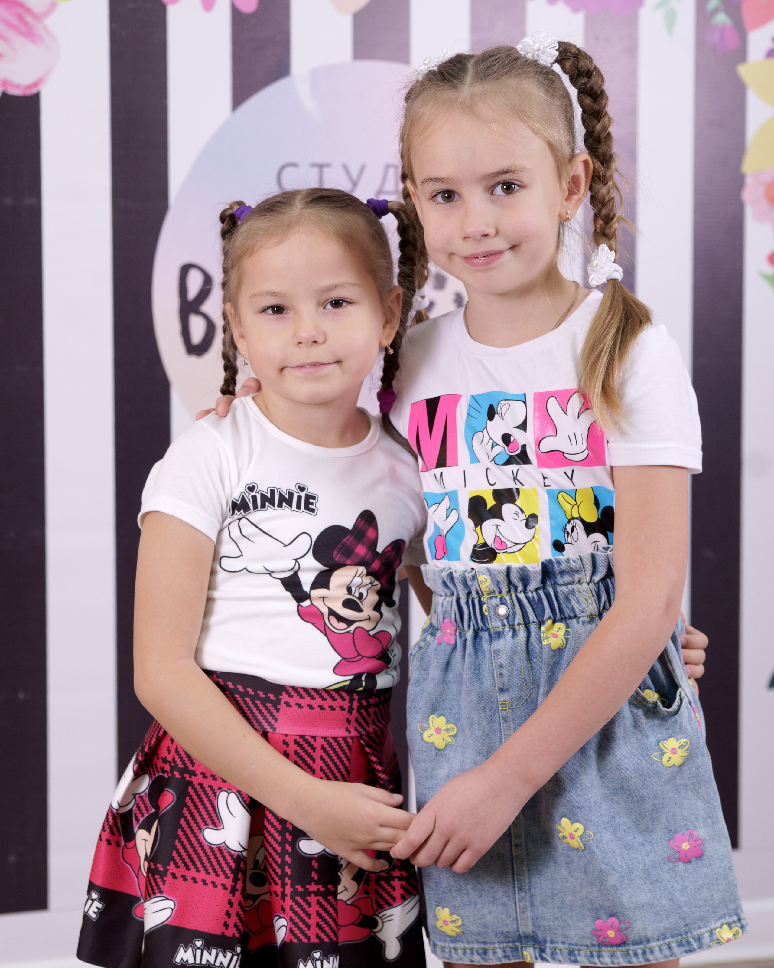 Выпускник детского сада - фотосьемка в студии - подруги